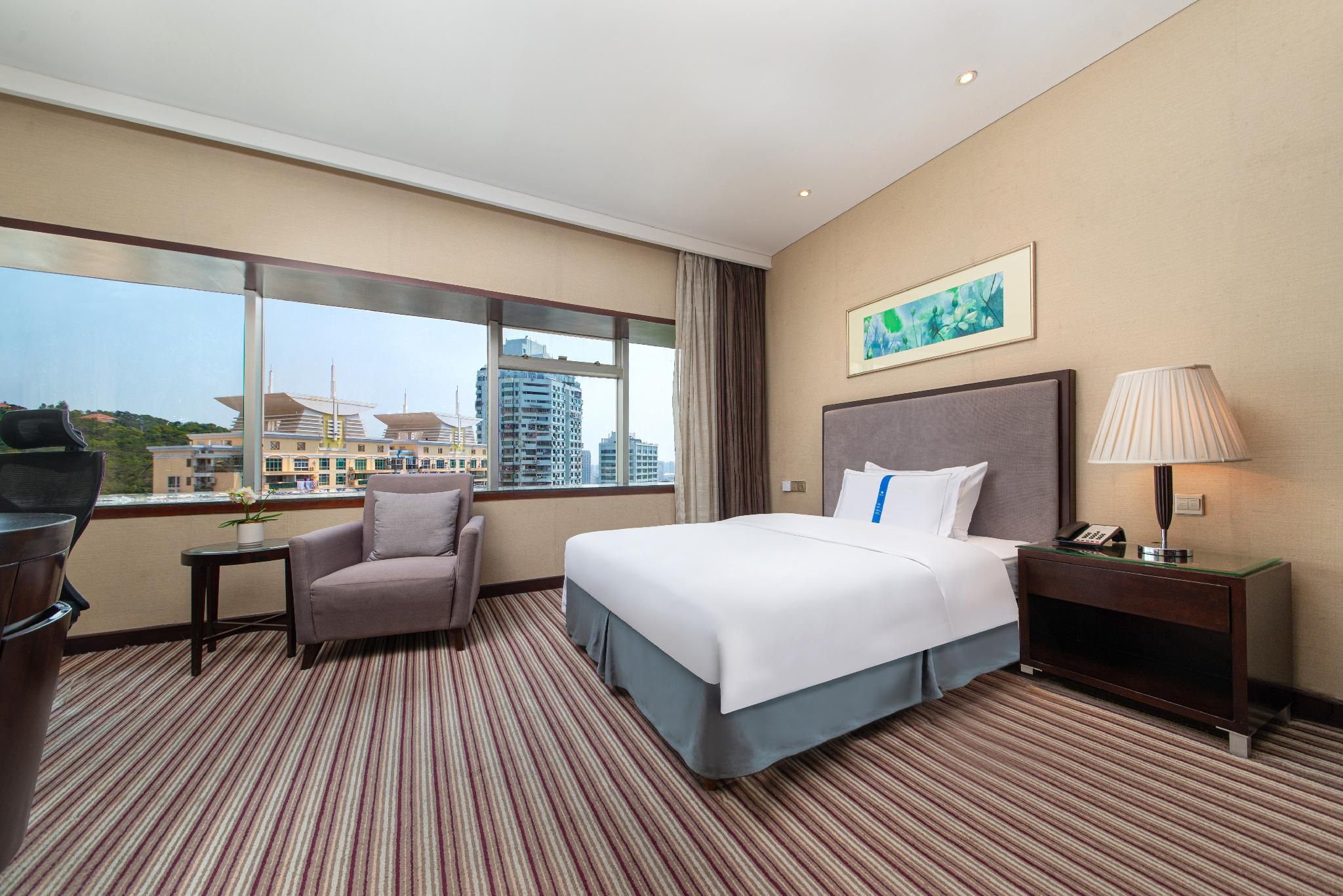 Business King Room