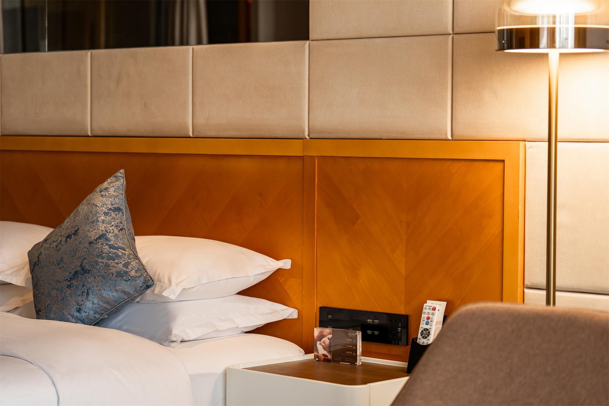Executive King Bed