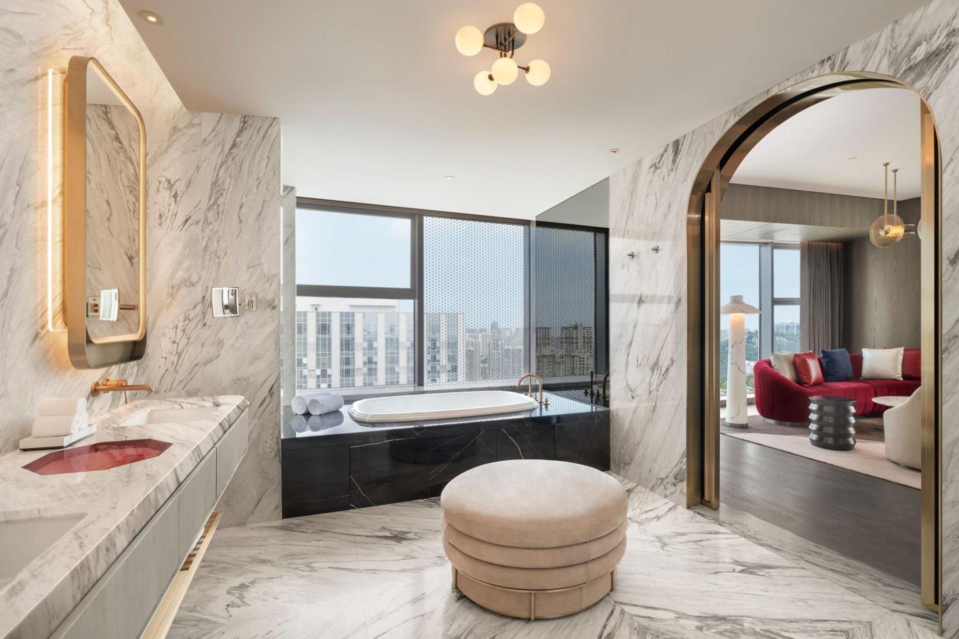 EWOW Suite(Free Mini-bar Drinks)