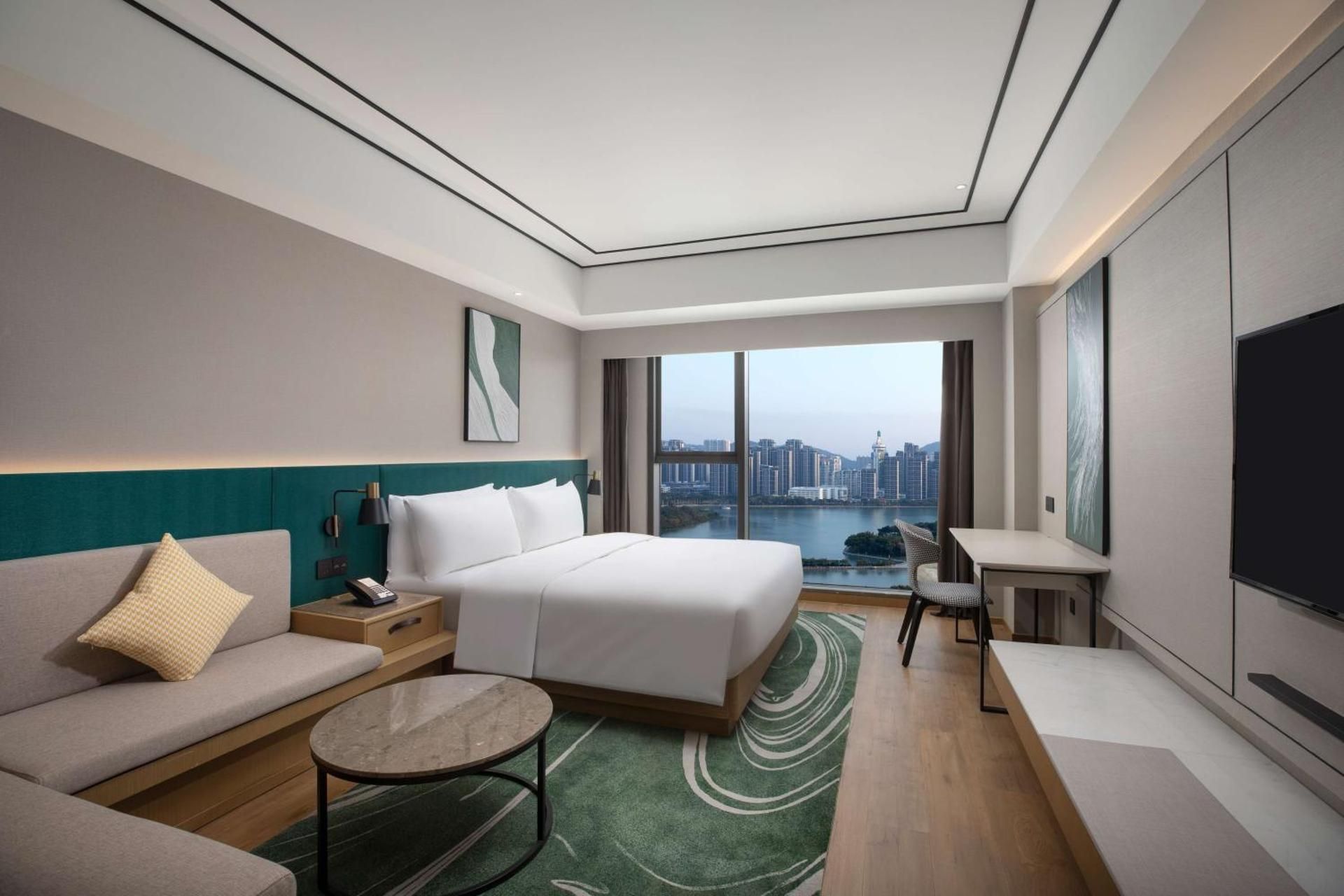 Superior King Room - Lake View