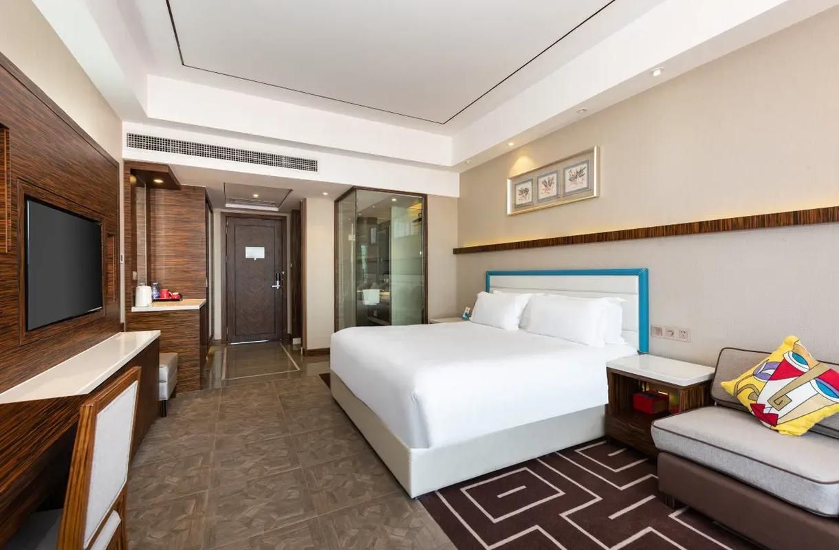 Business King Room