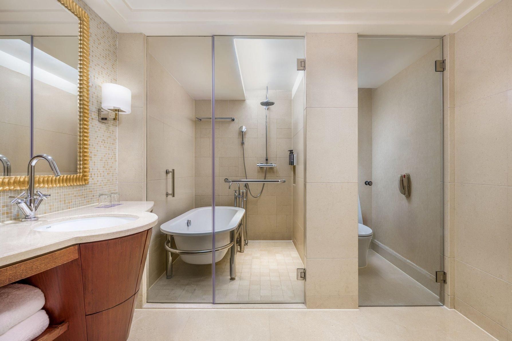 Club level, 1 Bedroom Executive Suite, 1 King, Skyline view, High floor