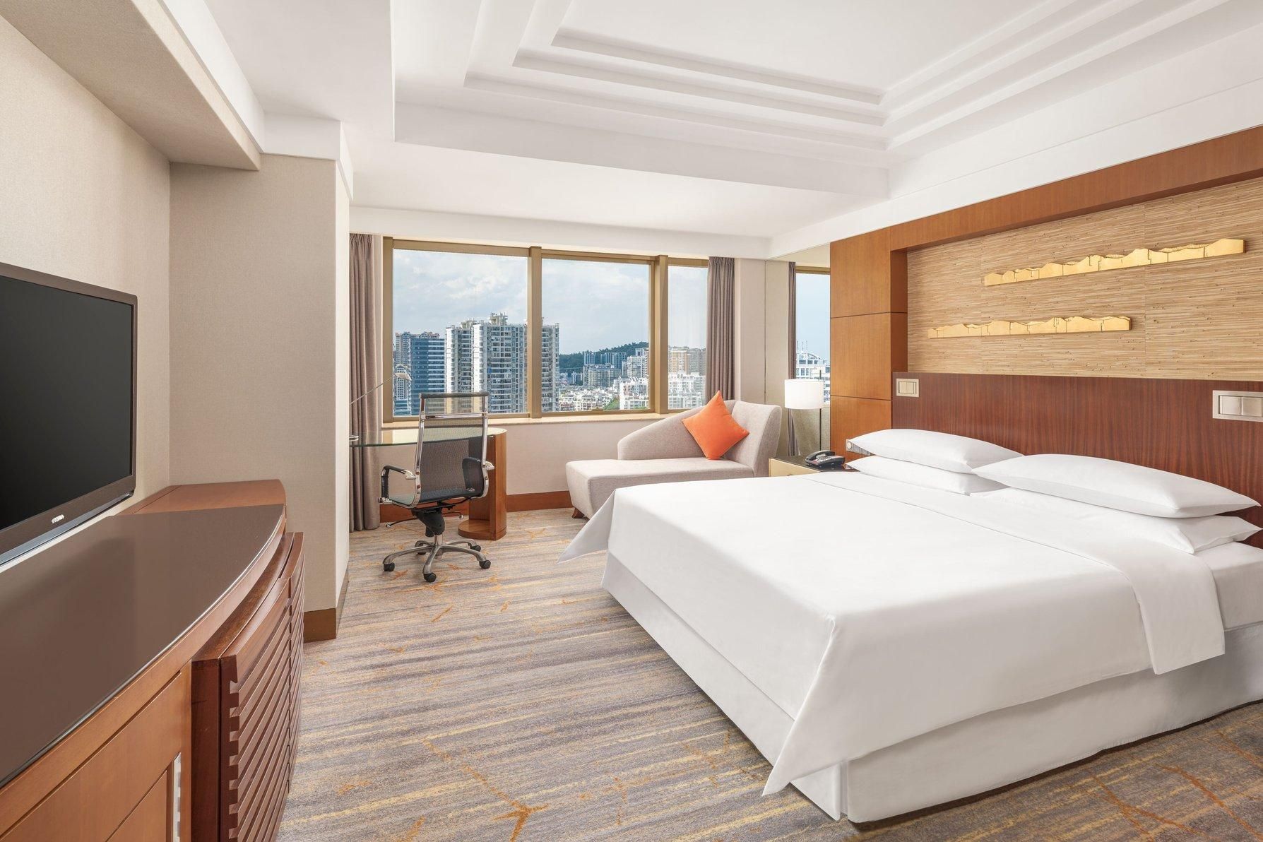 Guest room, 1 King, City view