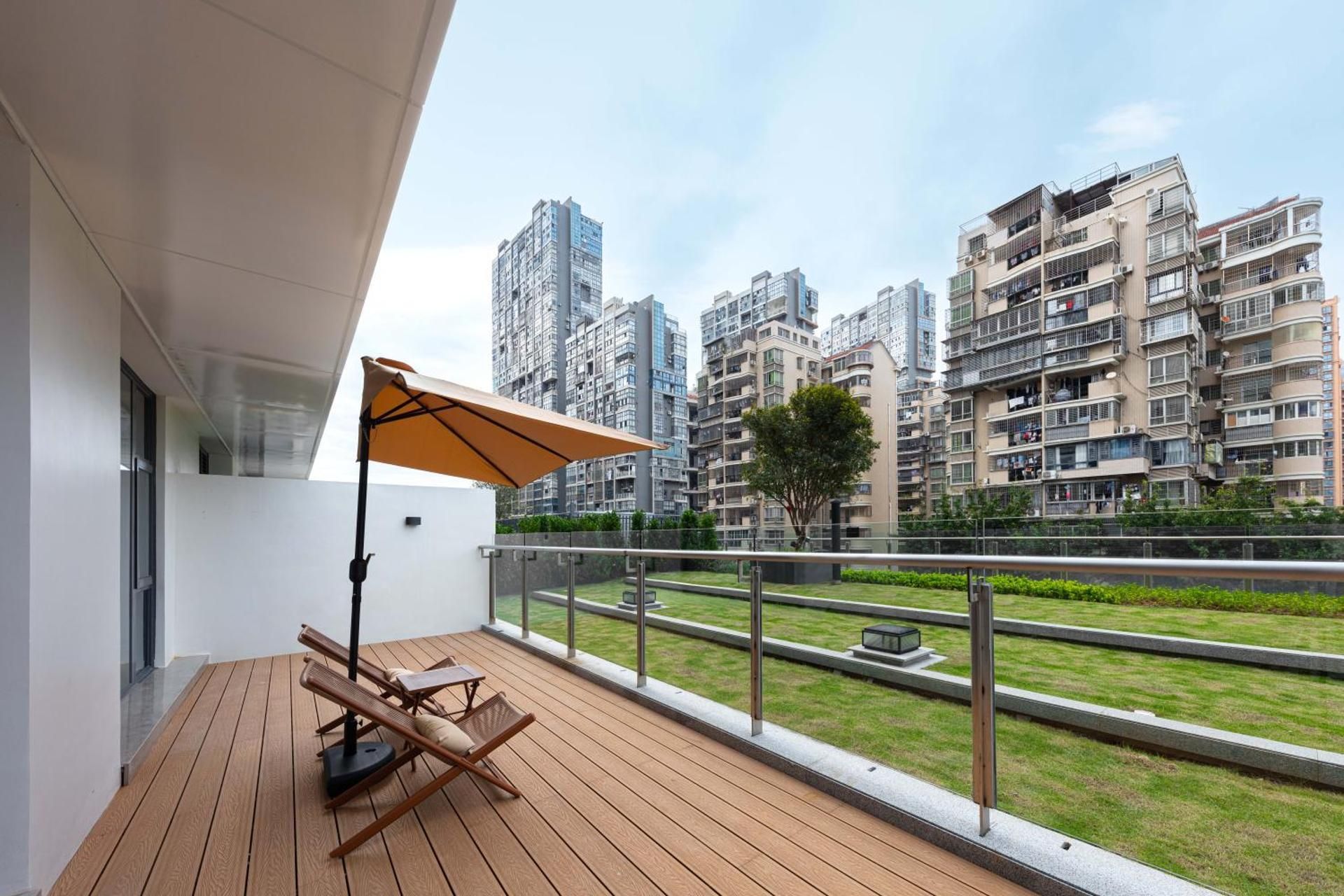 Premier Courtyard Suite