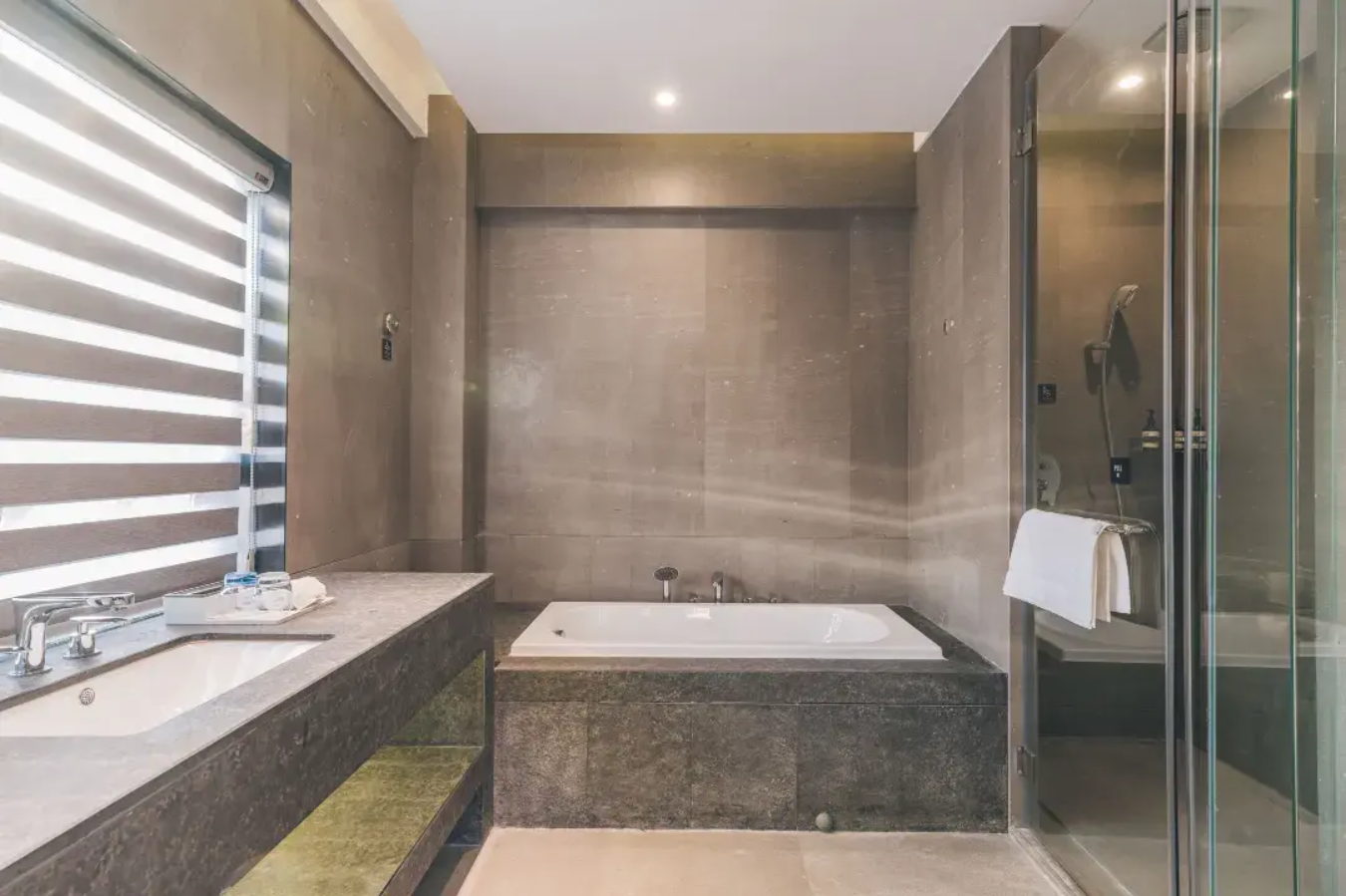 Atour - JIMU Suite with View