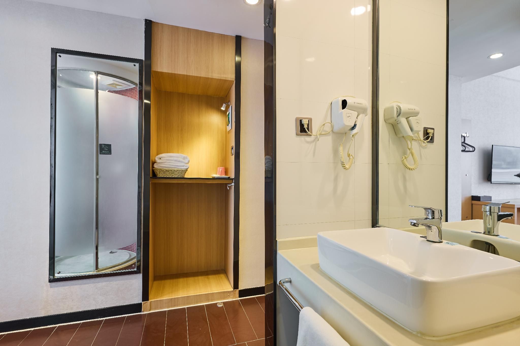 Business King Room