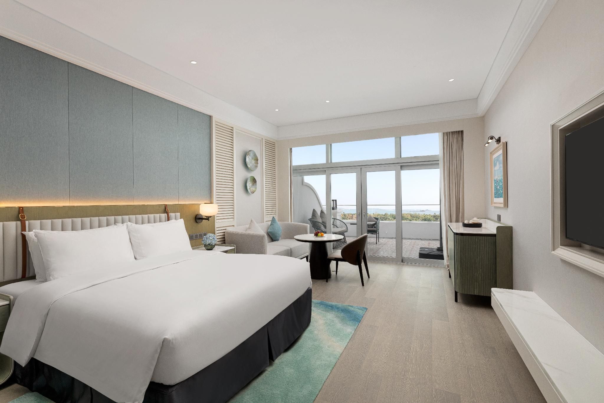 Deluxe Sea View King Room with Balcony