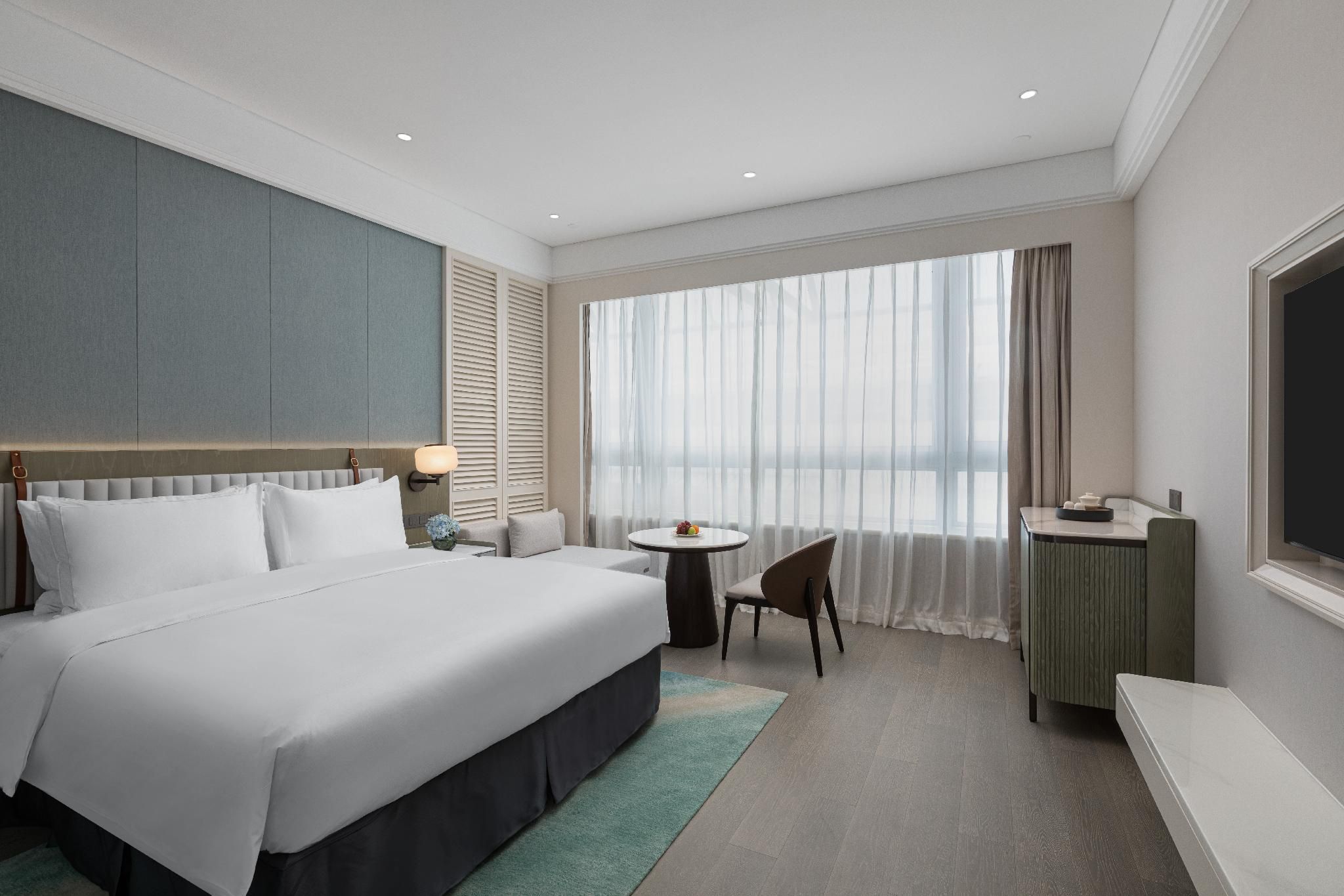 Deluxe King Bed