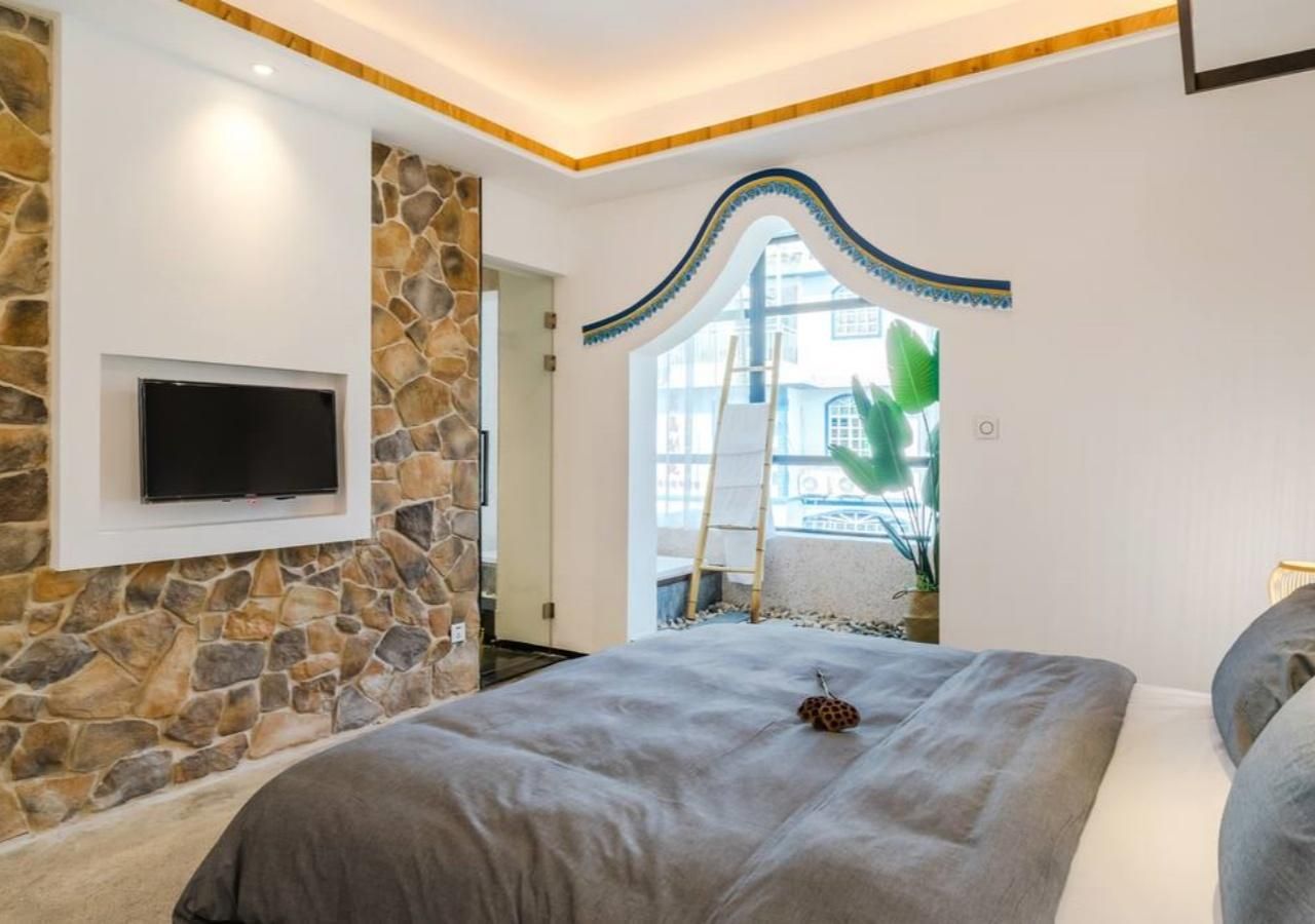 Queen Room with Spa Bath