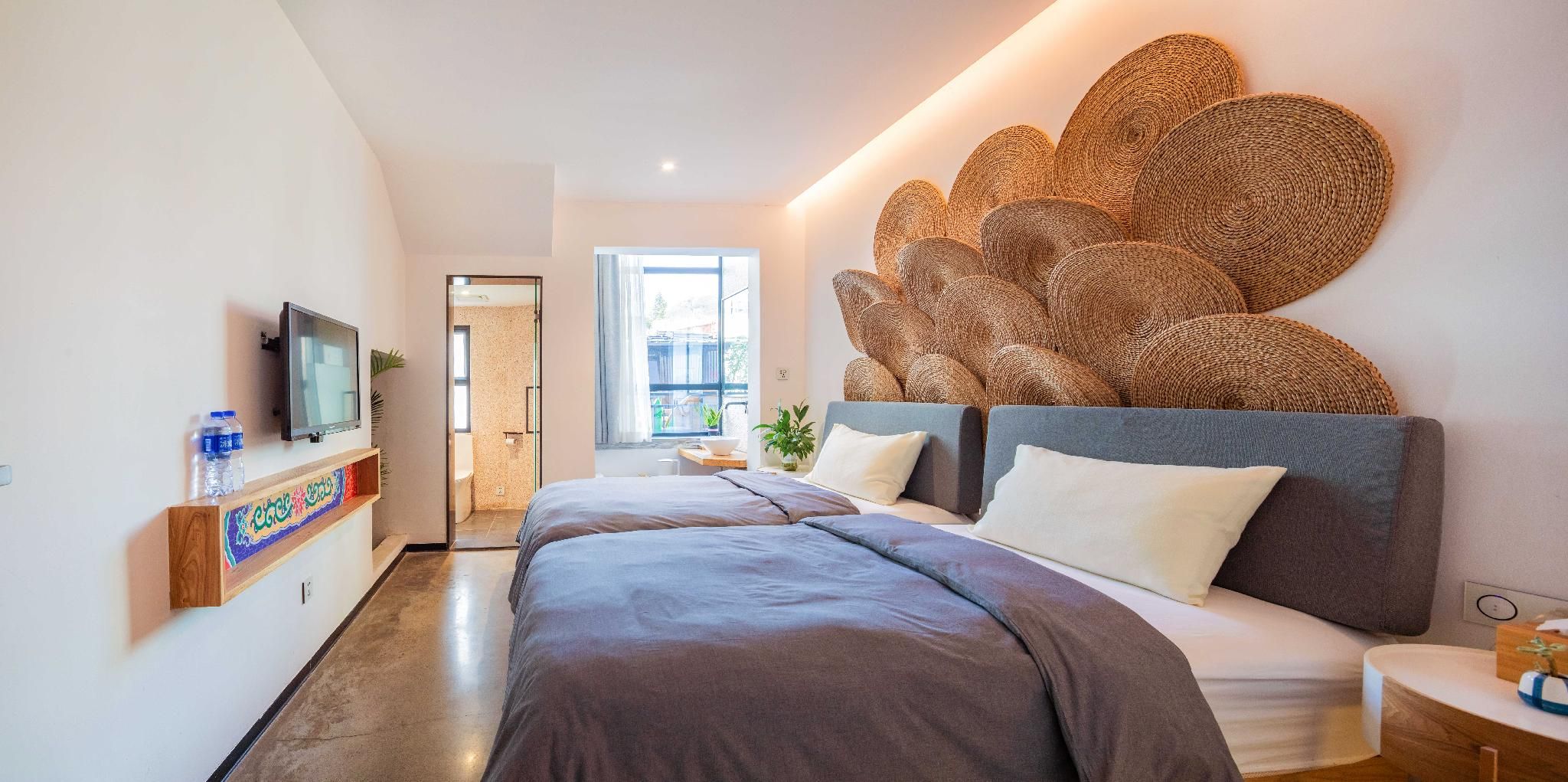 Standard Plus 2 Single Beds Walk-in Shower