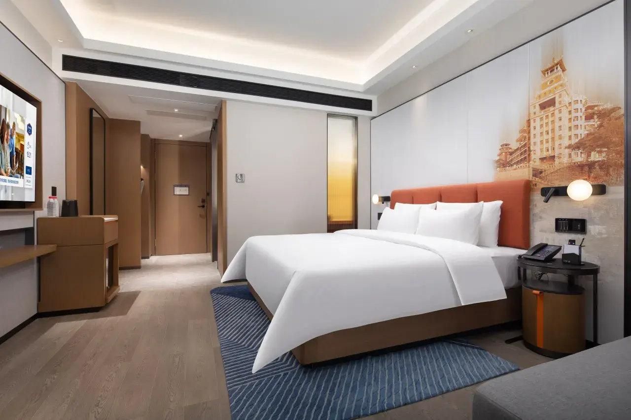Lake View Queen Room