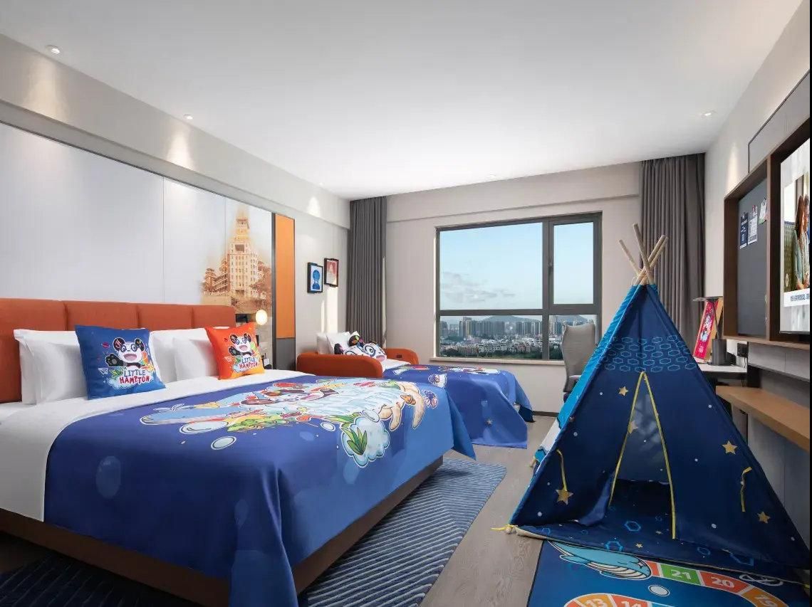 Deluxe Kids Room 3 for 2 Adults and 2 Children