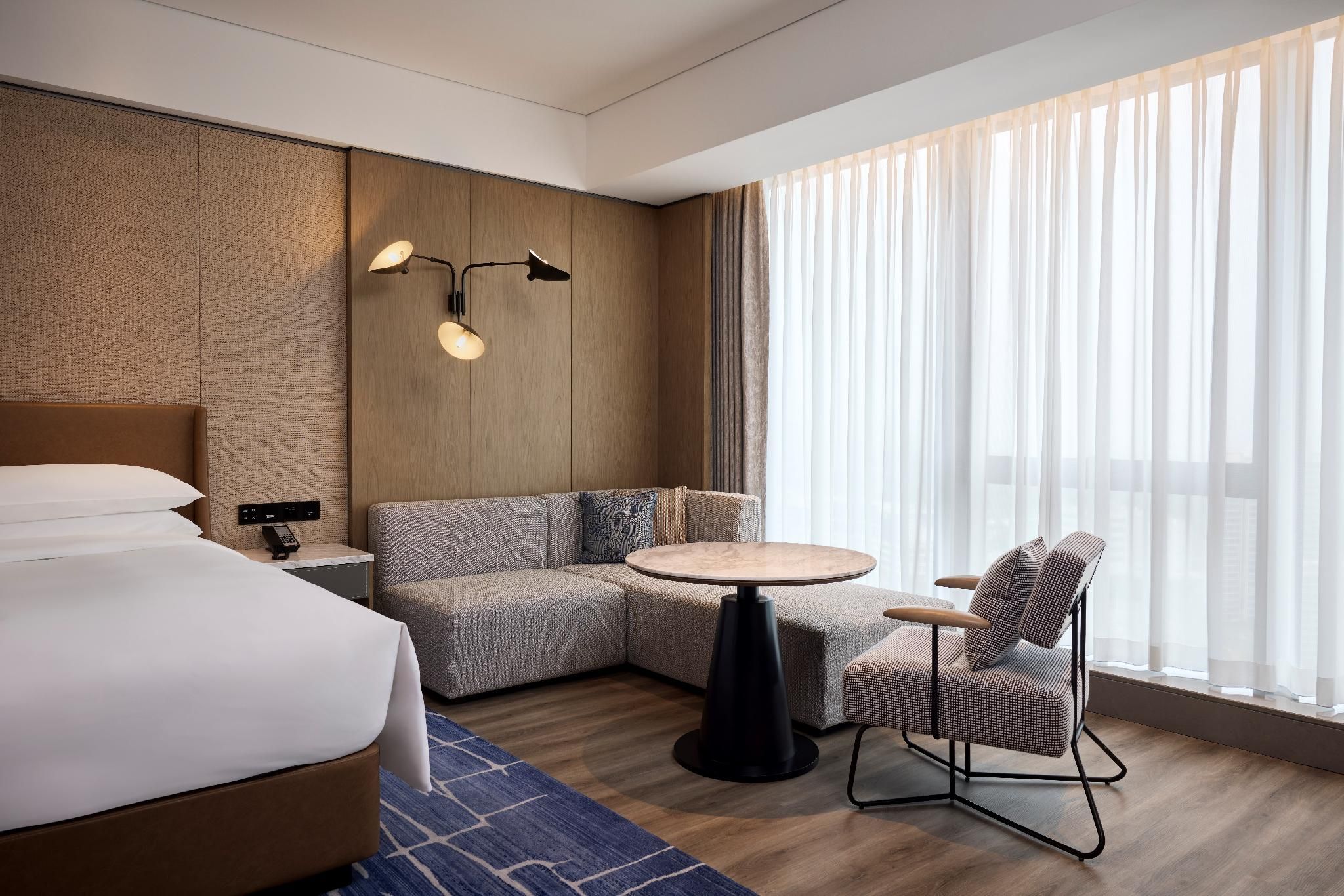 Deluxe King, Guest room, 1 King, City view