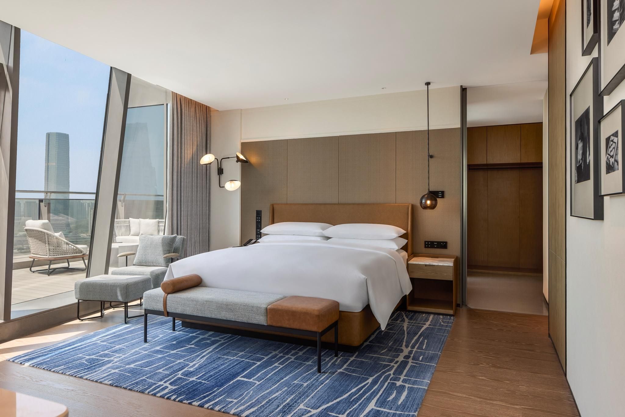 Ambassador Suite, Club lounge access, Suite, 1 King, Bay view, Balcony