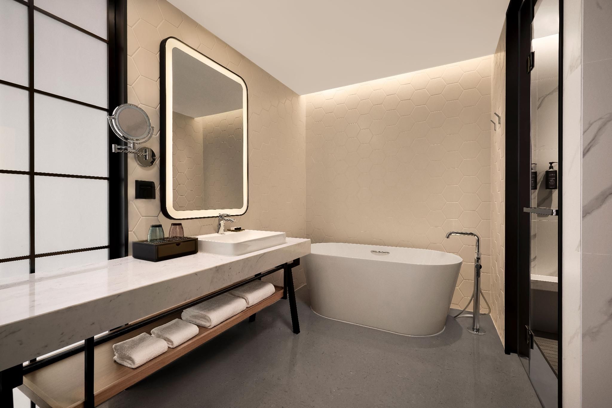 Club Bay View Double, Club lounge access, Guest room, 2 Double, Bay view