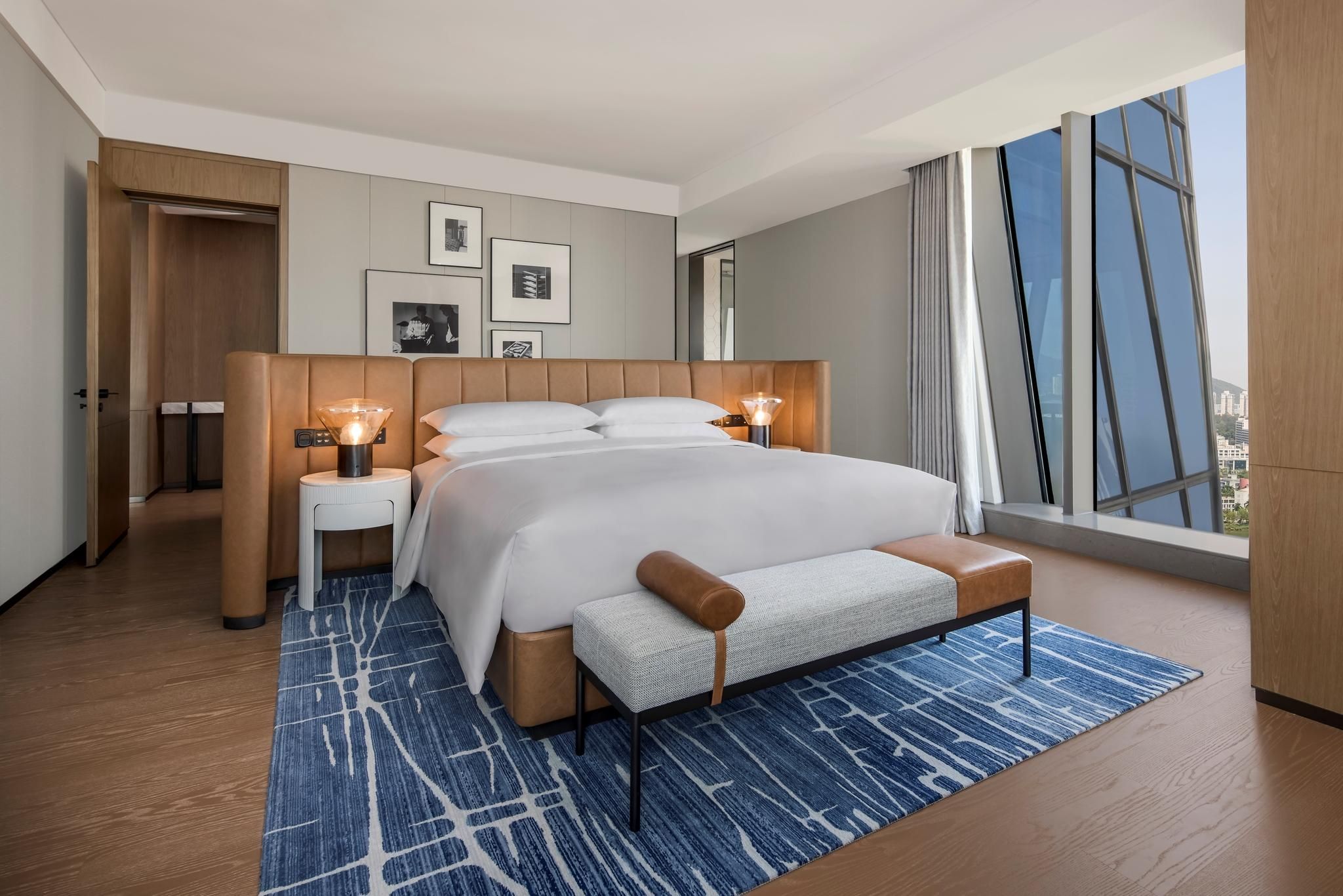 Executive Suite, Club lounge access, Suite, 1 King, Bay view