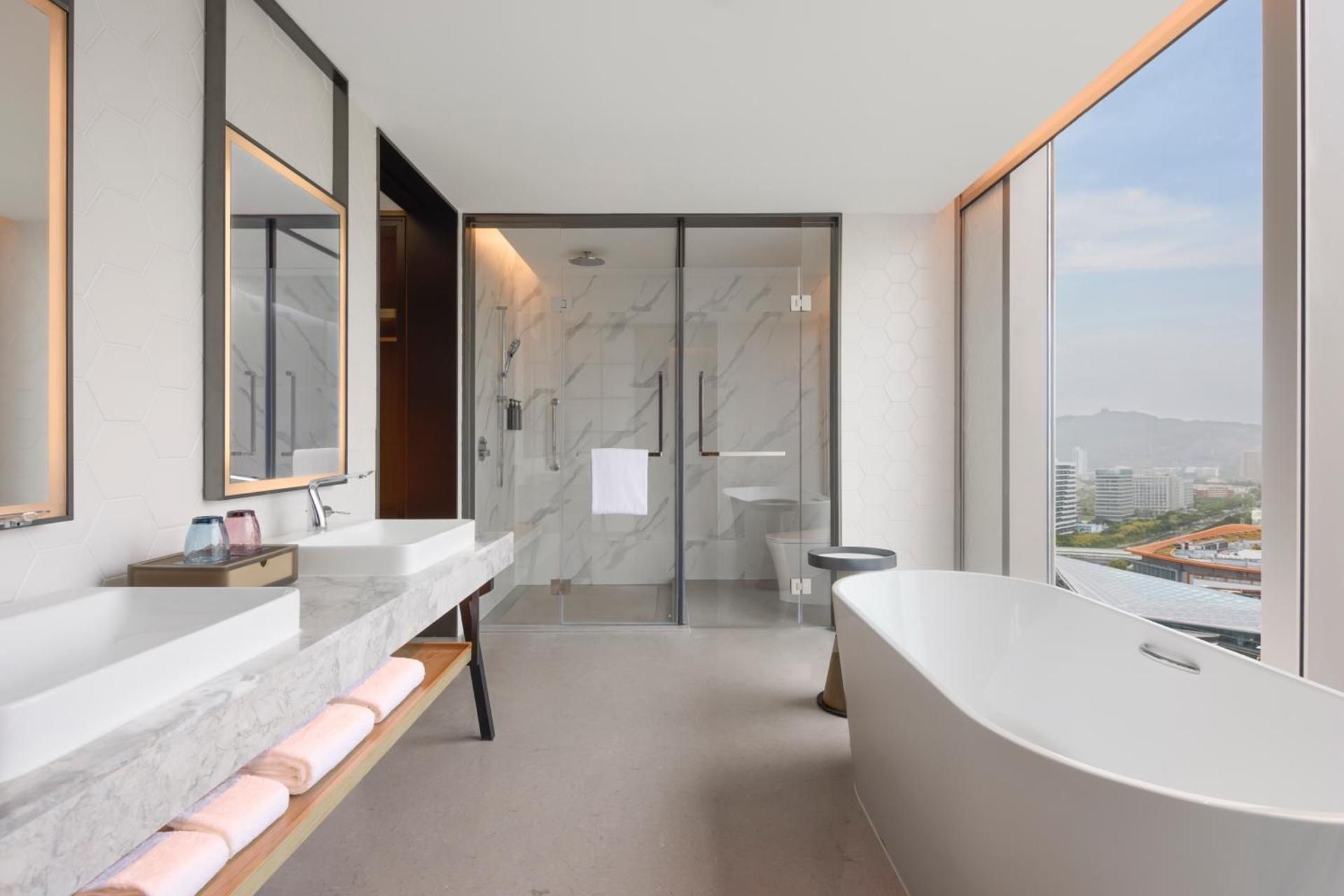 Luxury Suite