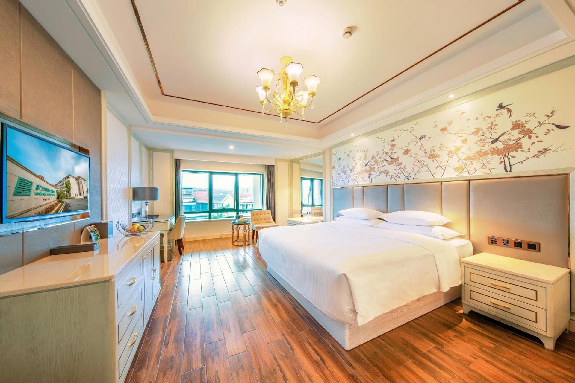 Superior king room with garden view