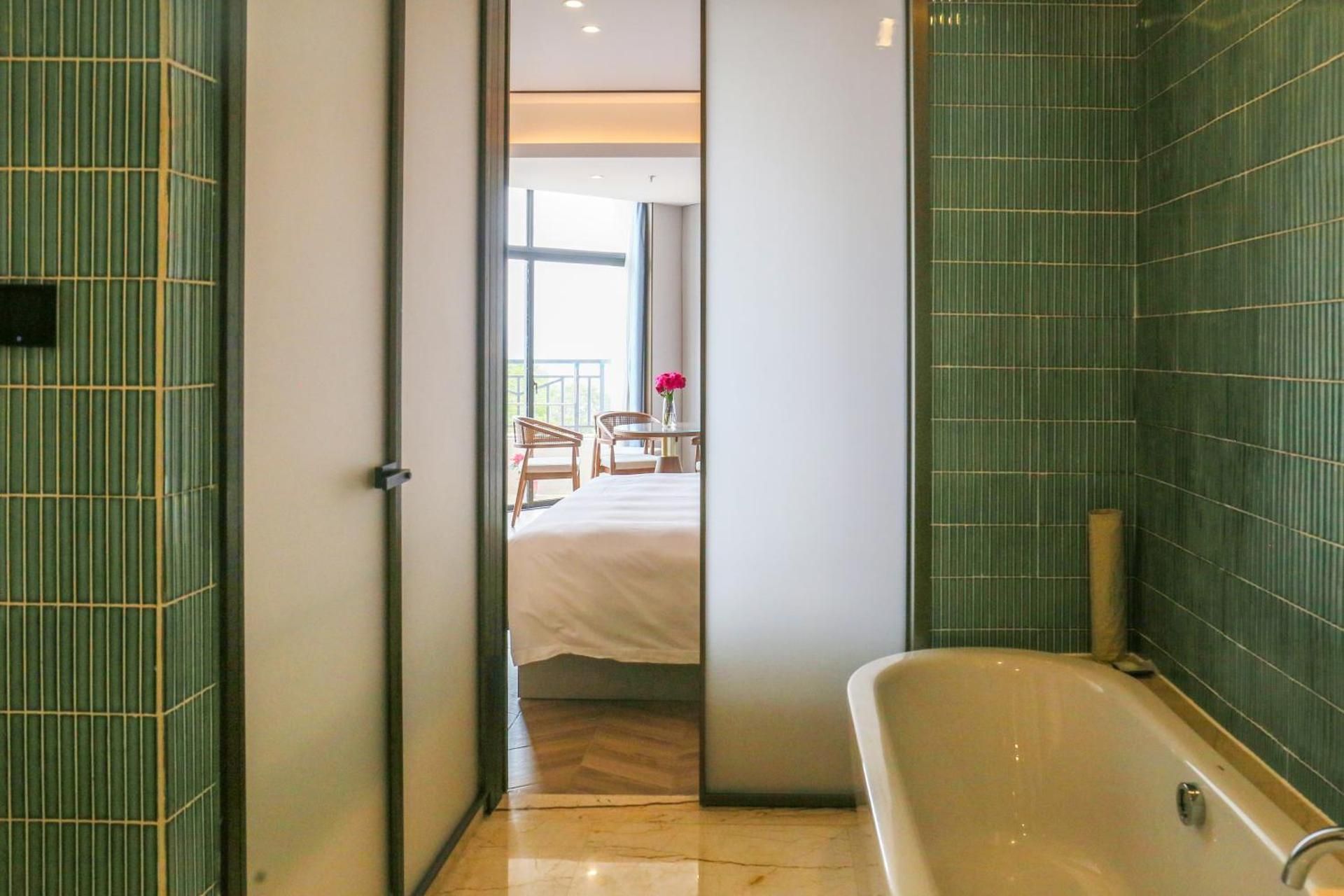 Deluxe Suite with Bay View