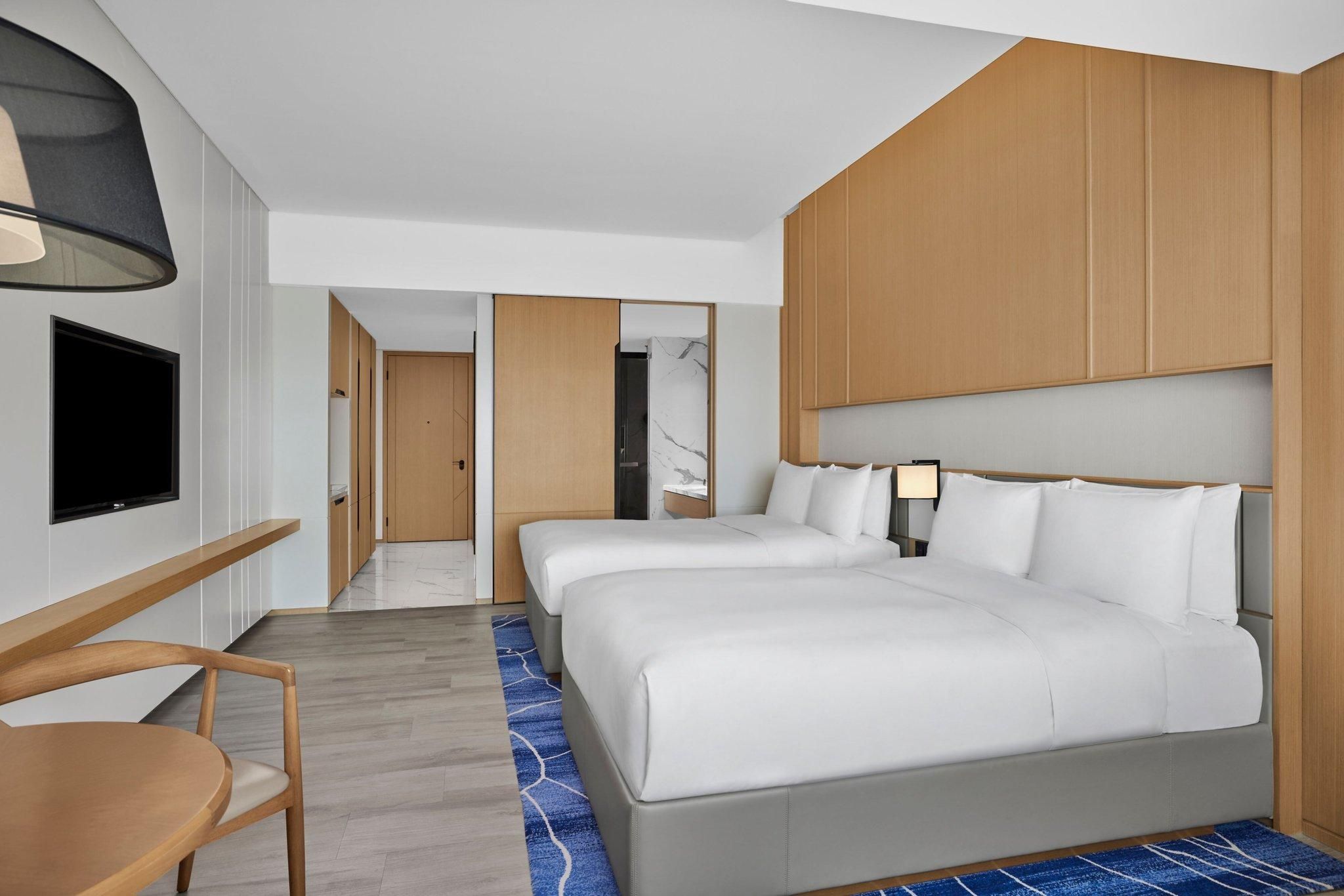 Deluxe Guest room, 2 Double, City view