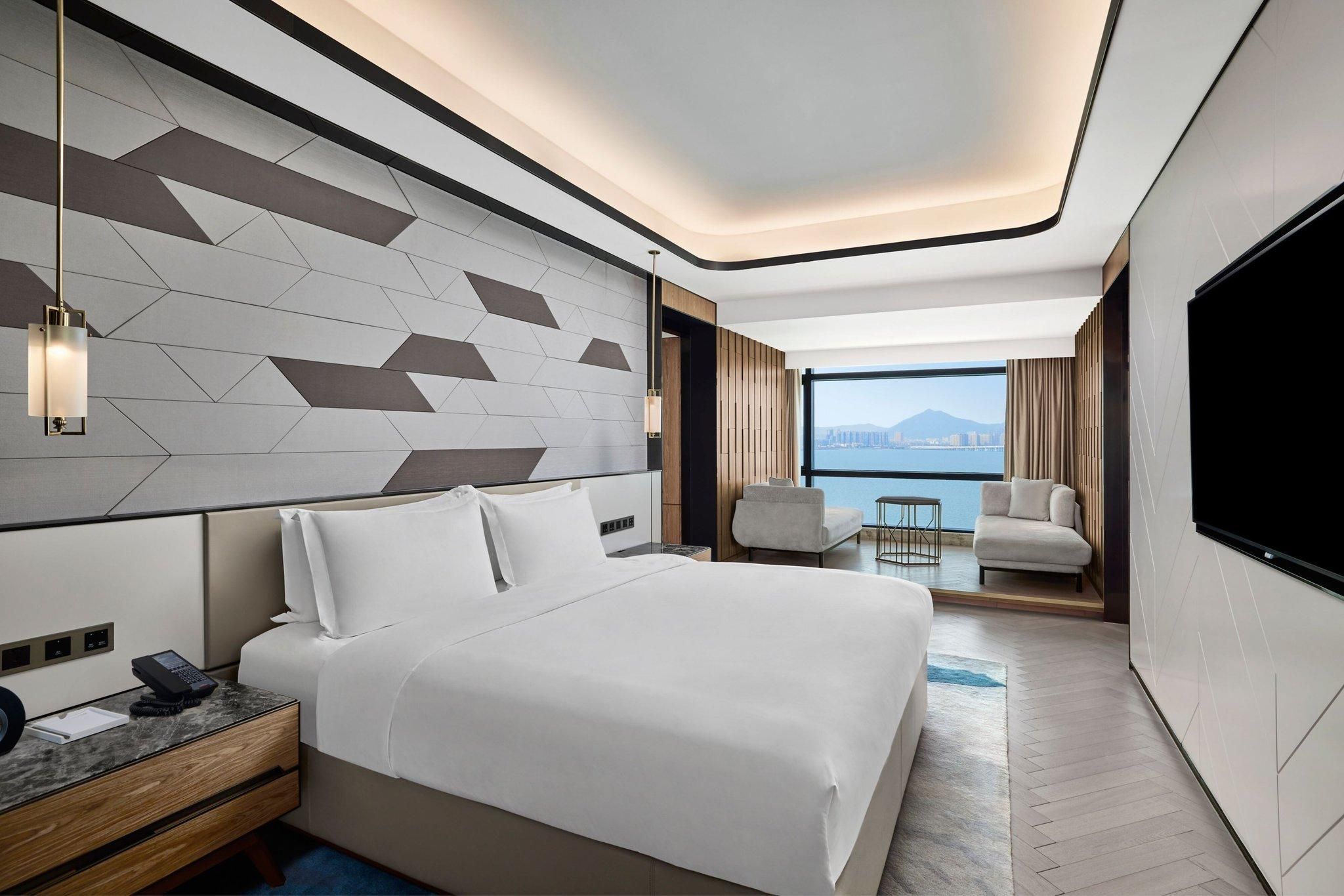 Vice Presidential Suite, 1 King, Sea view