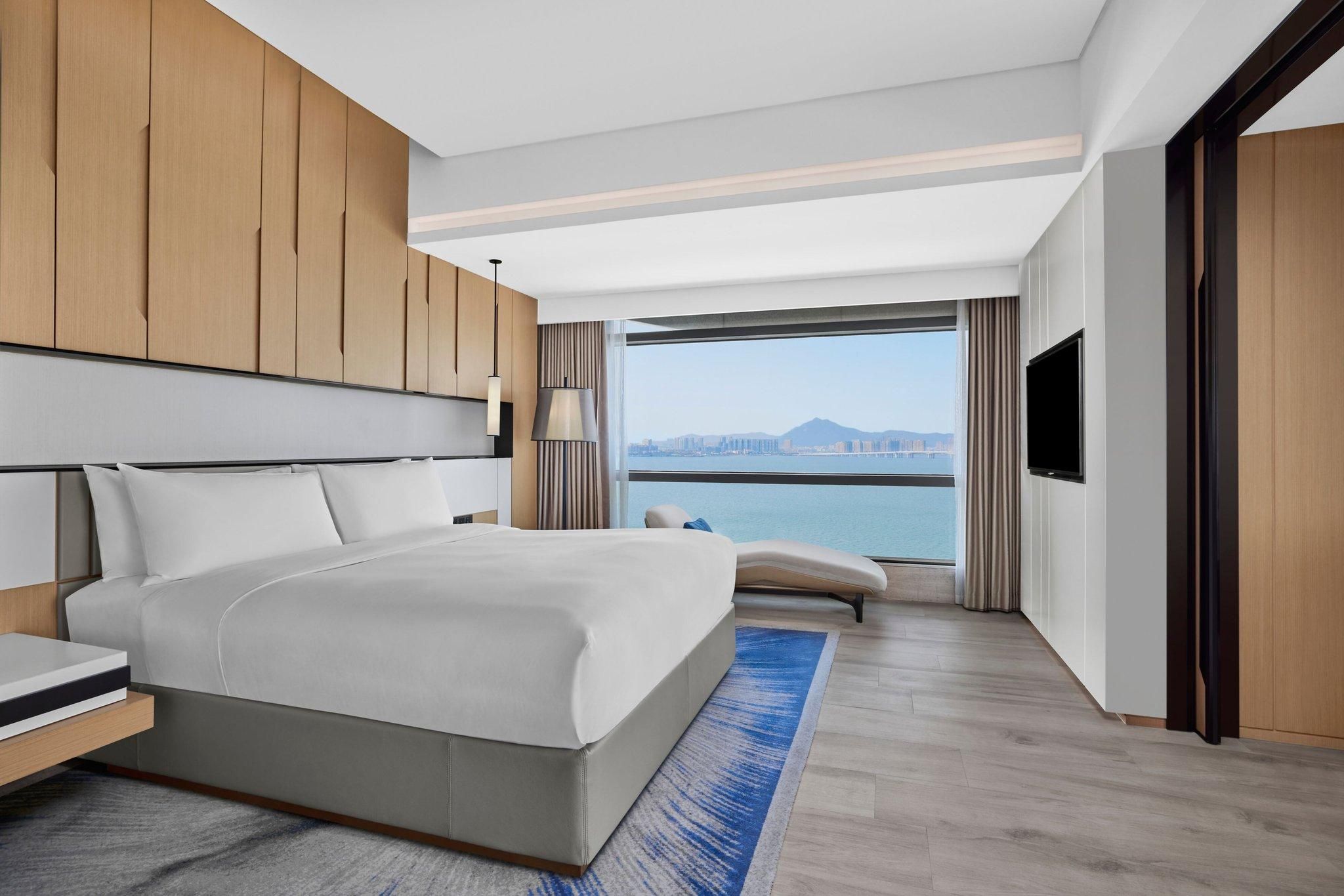 Executive Suite, 1 King, Sea view