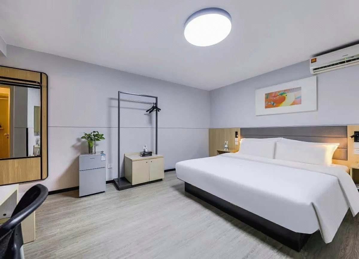 Business Standard Room B