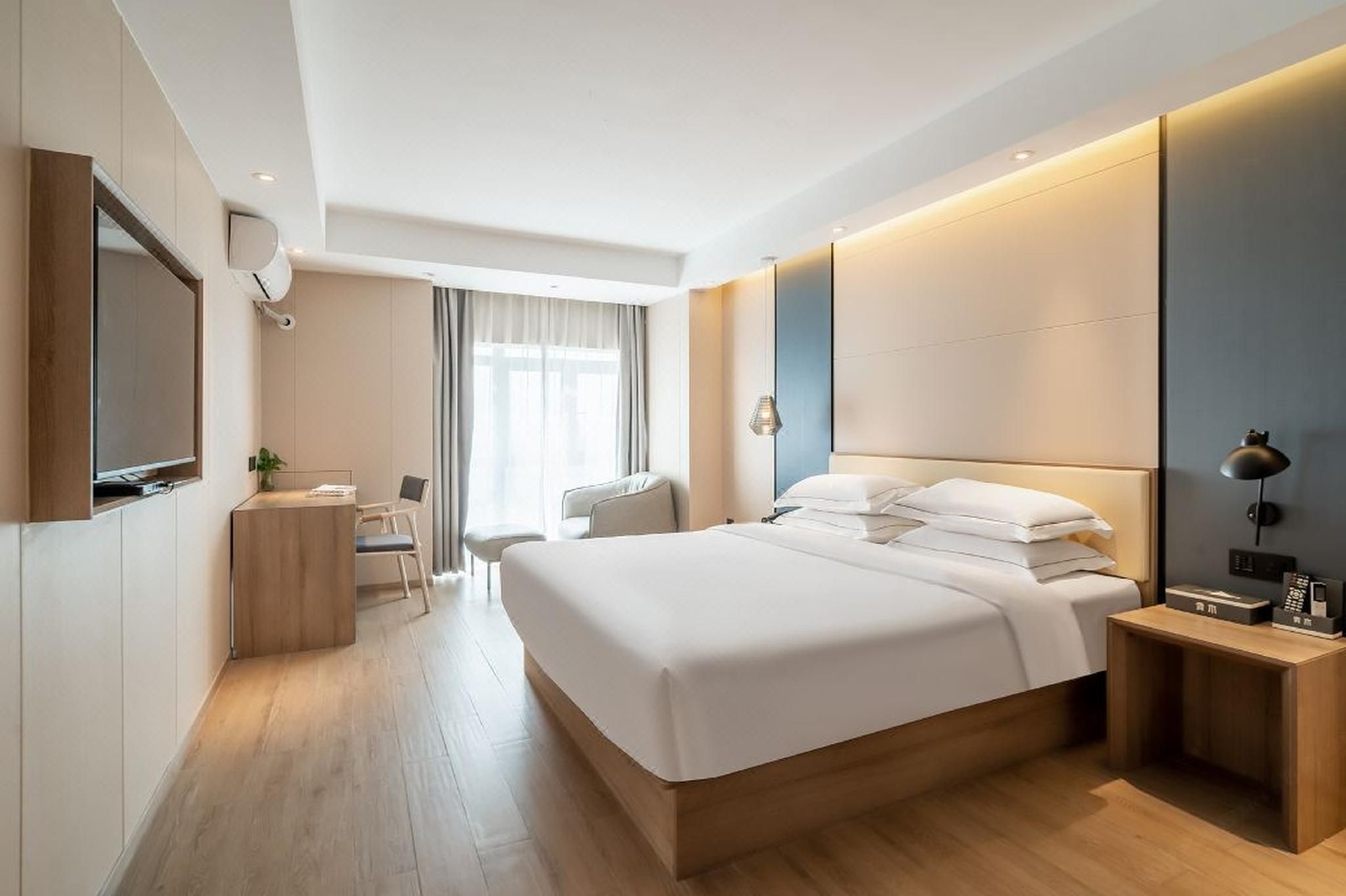 Queen Room with View
