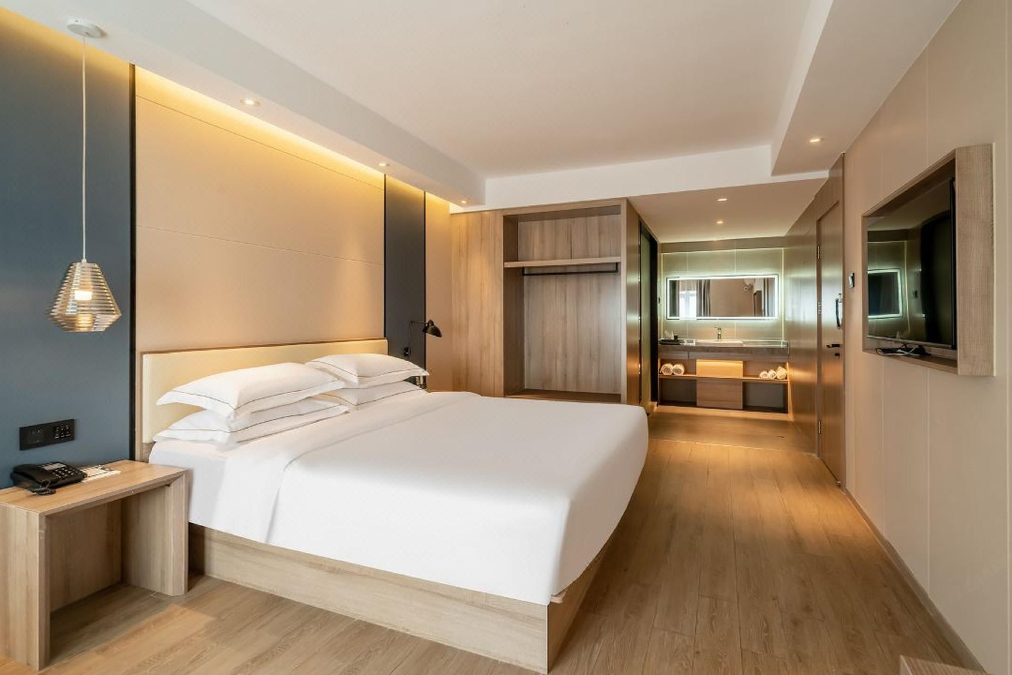 Queen Room with View