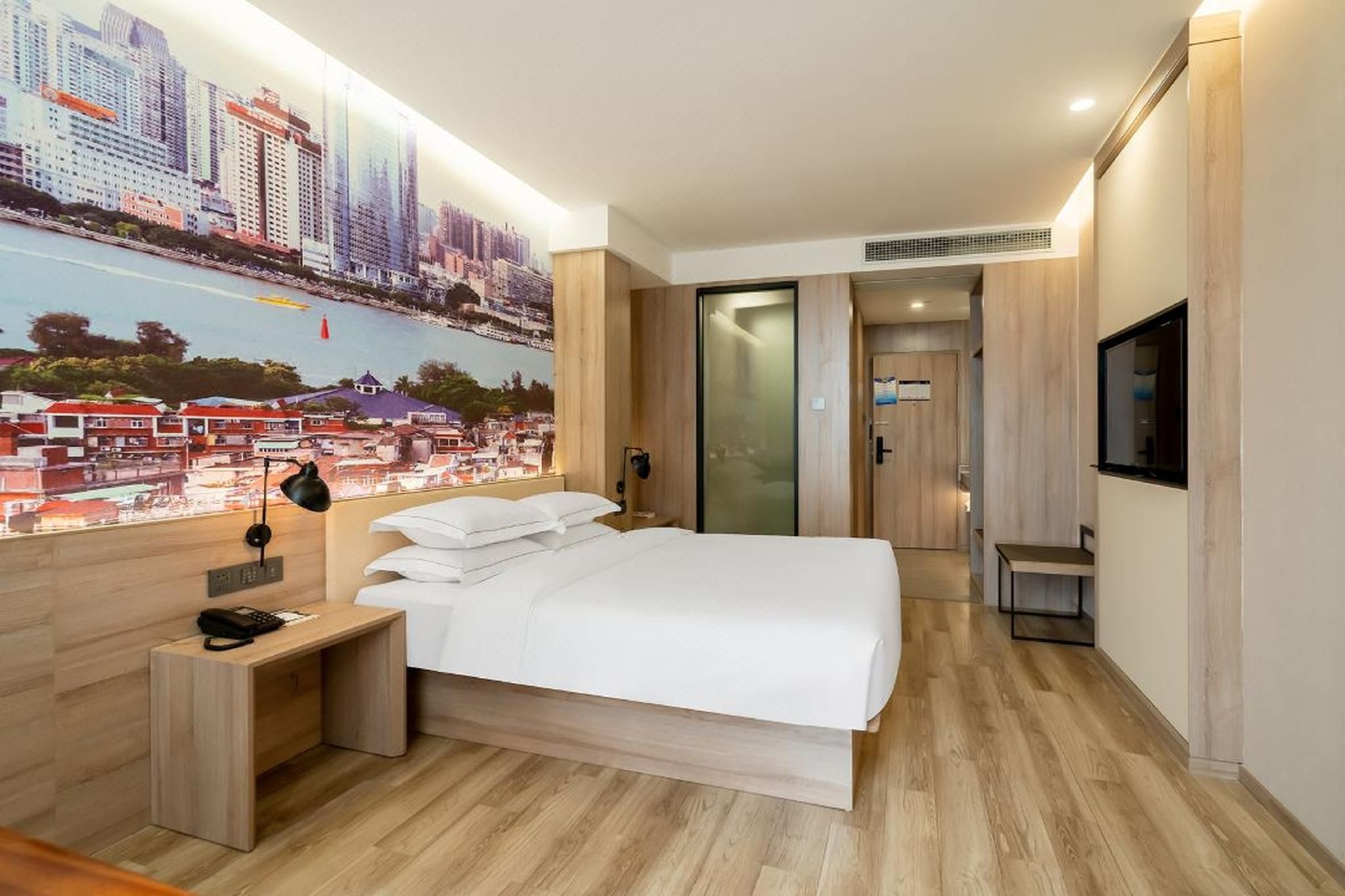 Business Queen Room