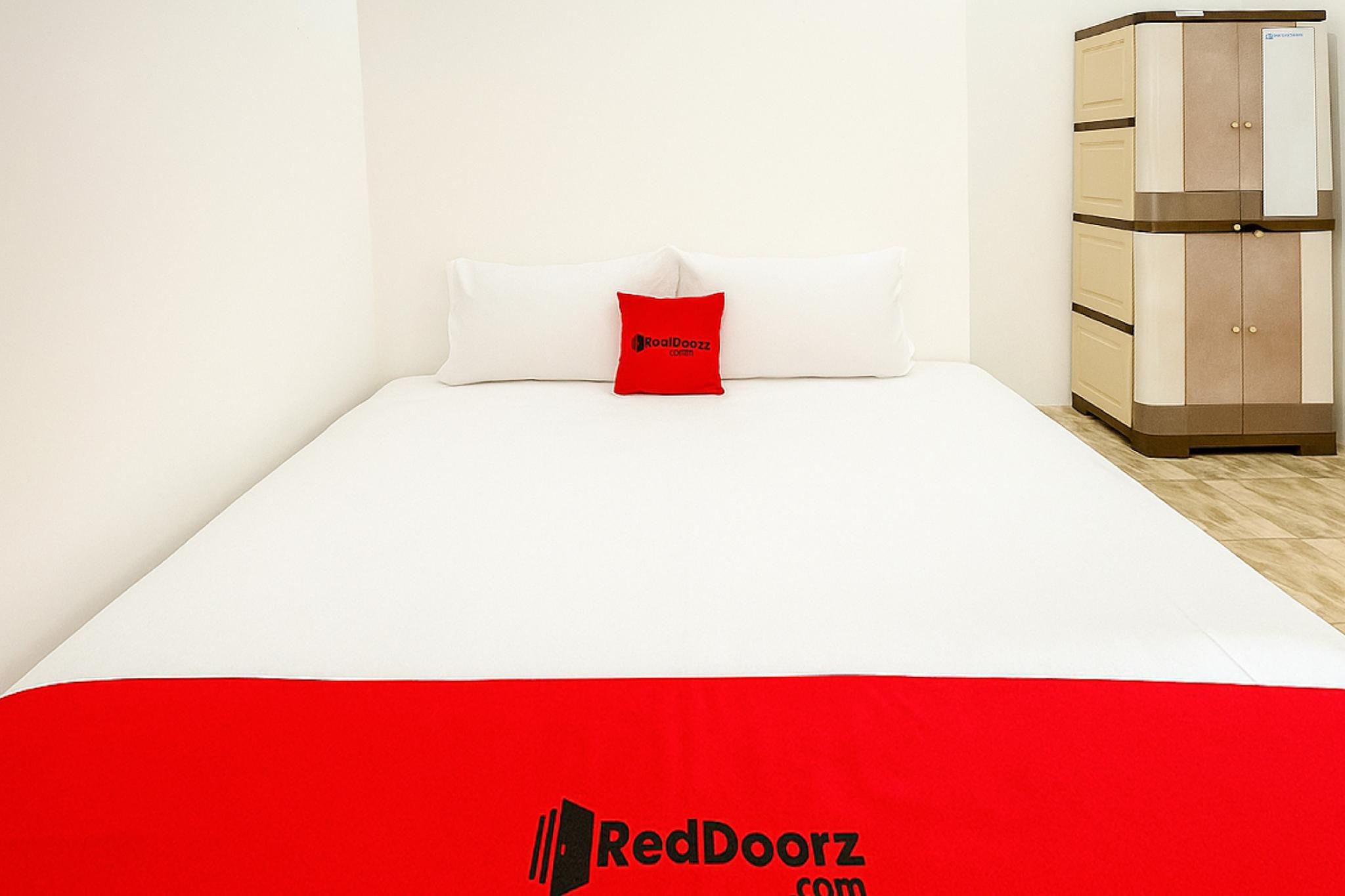RedDoorz near Terminal Baru Pasuruan Standard Room 2