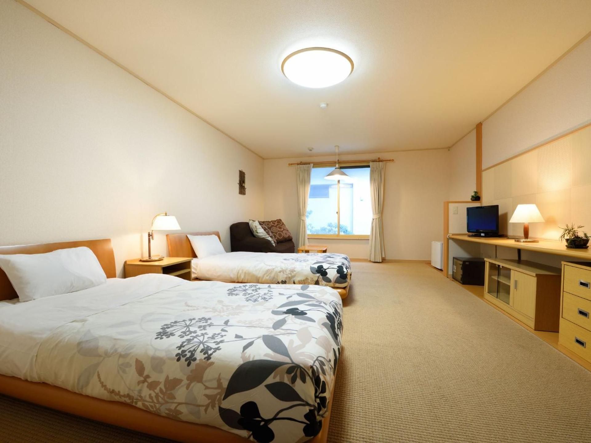 Twin Room with Tatami Area And Shared Bath