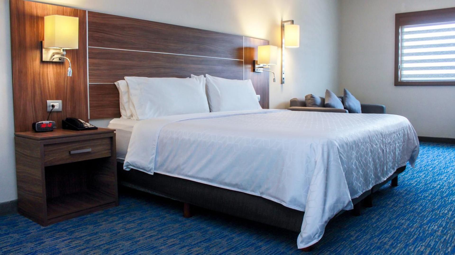 1 King Junior Suite