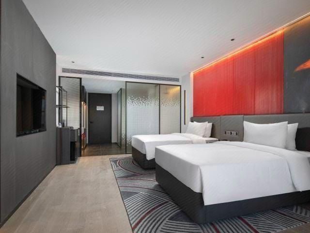 WH - RED Deluxe Room - Twin Bed