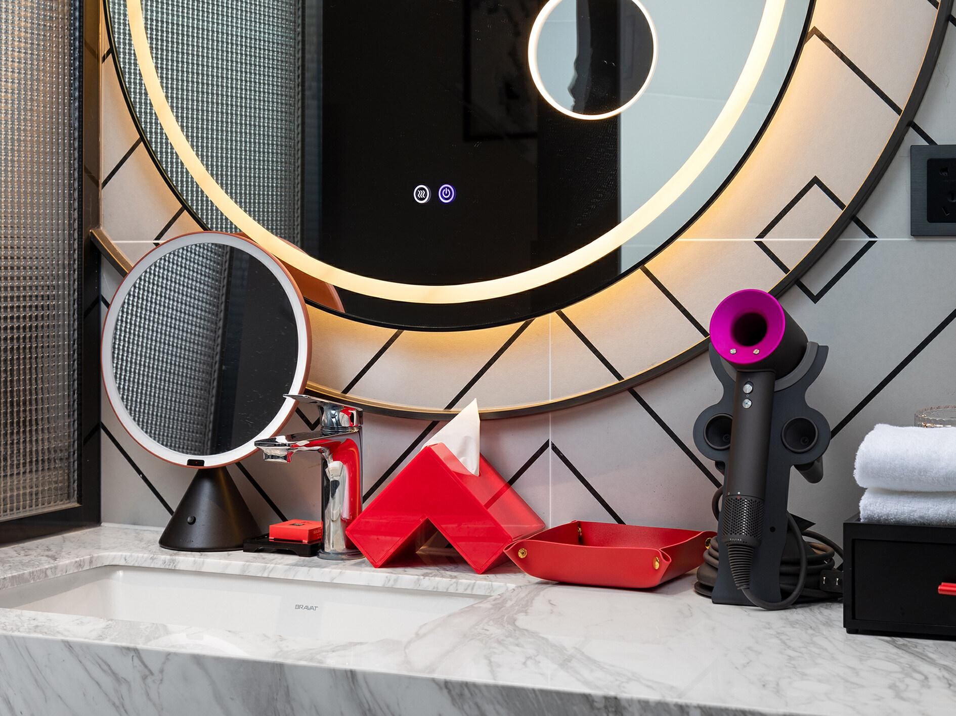 Raddisson RED Wuxi NanChang Street and Grand Canal WH - RED Superior Room - King Bed 2