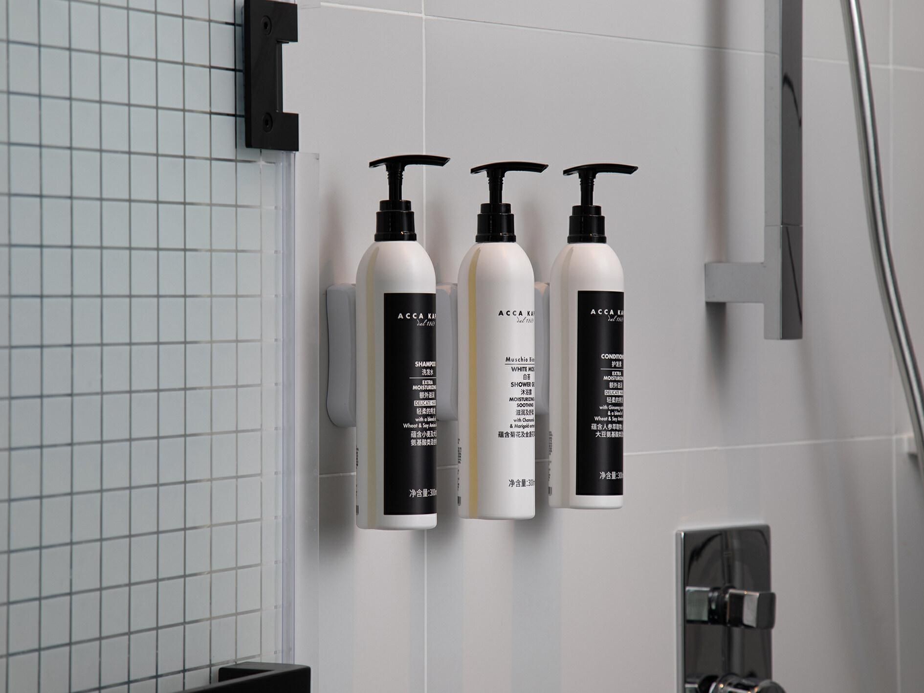 Raddisson RED Wuxi NanChang Street and Grand Canal WH - RED Deluxe Room - King Bed 2