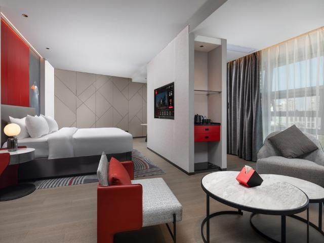 WH - RED Executive Suite