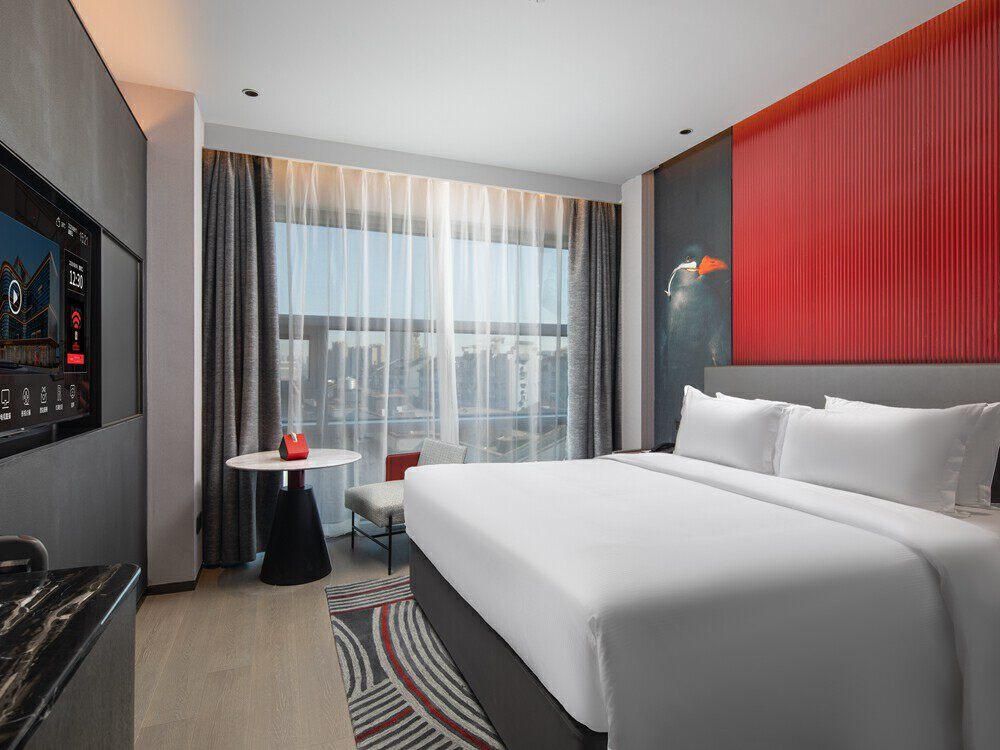 WH - RED Comfort Room - King Bed