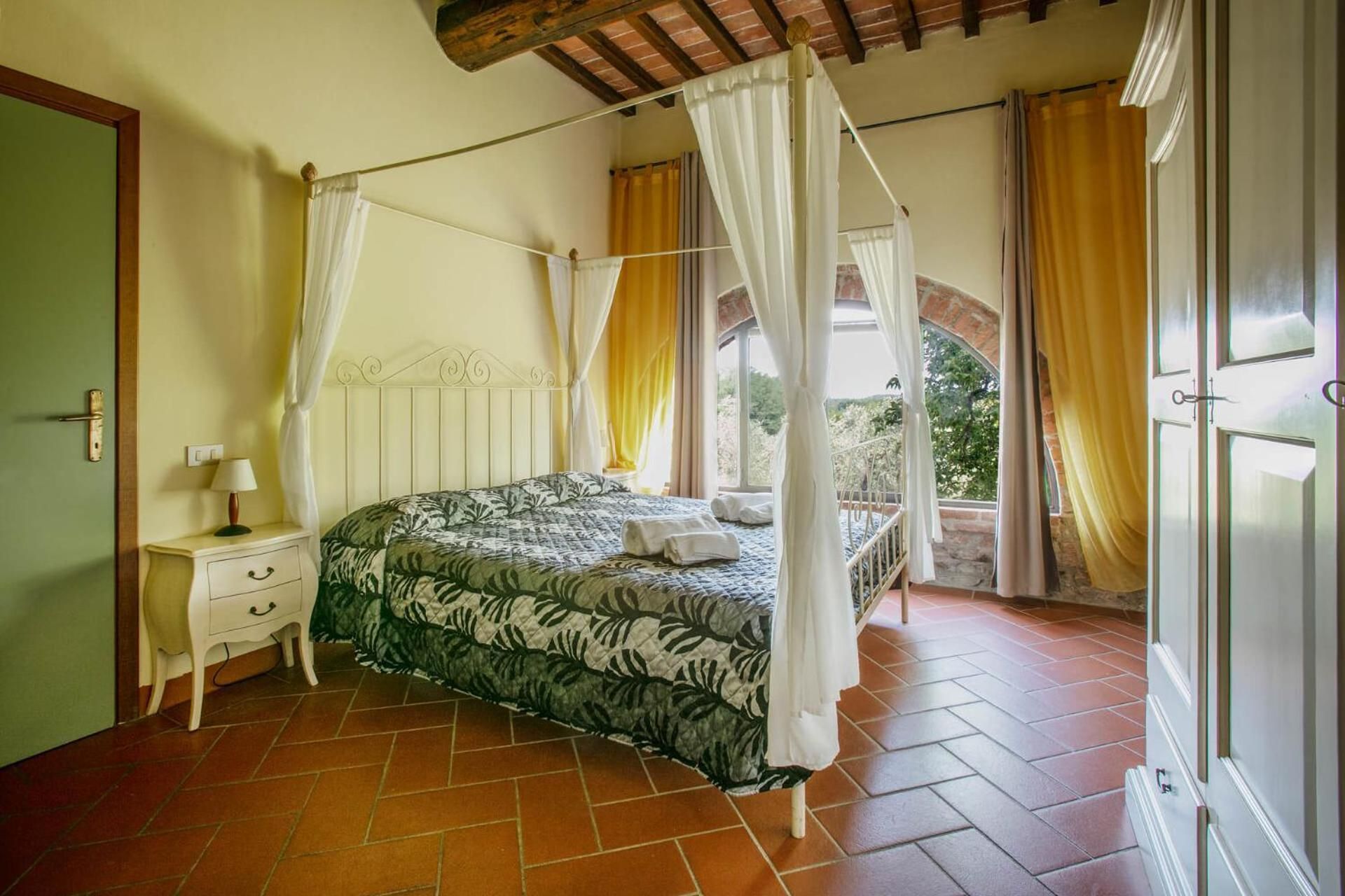Superior One-Bedroom Apartment (4 Adults)