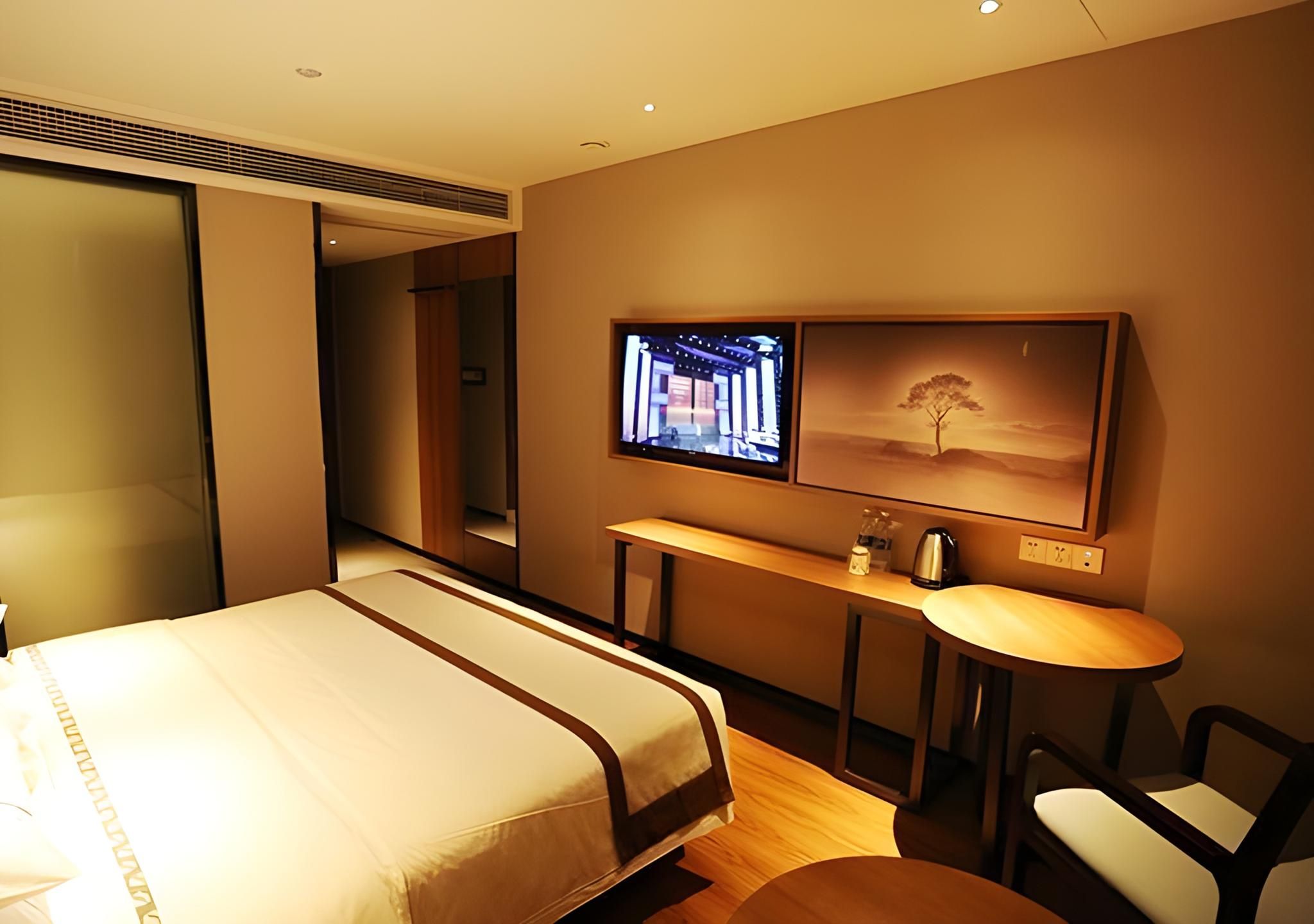 Business Queen Room