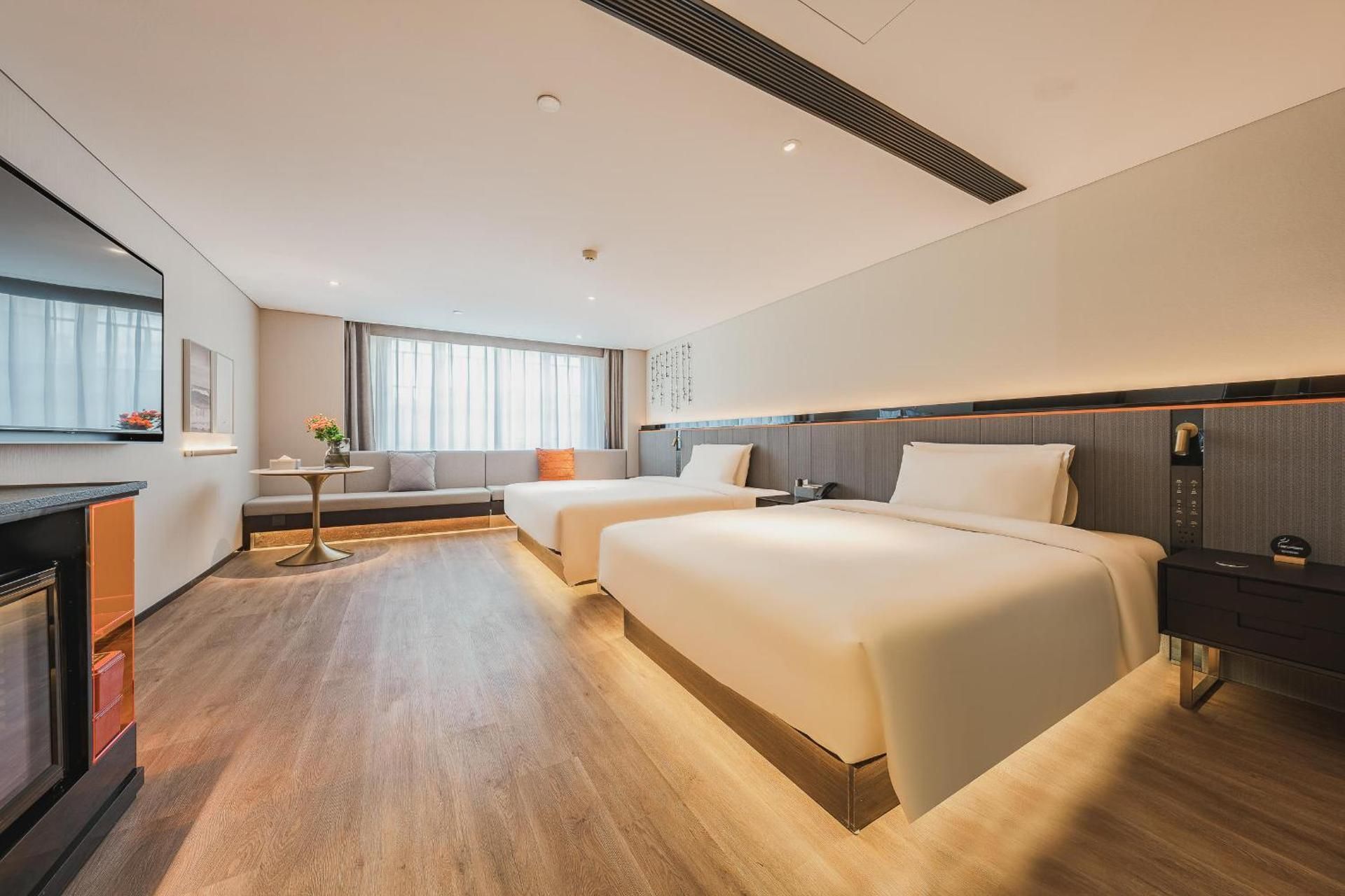 Deluxe Family Room