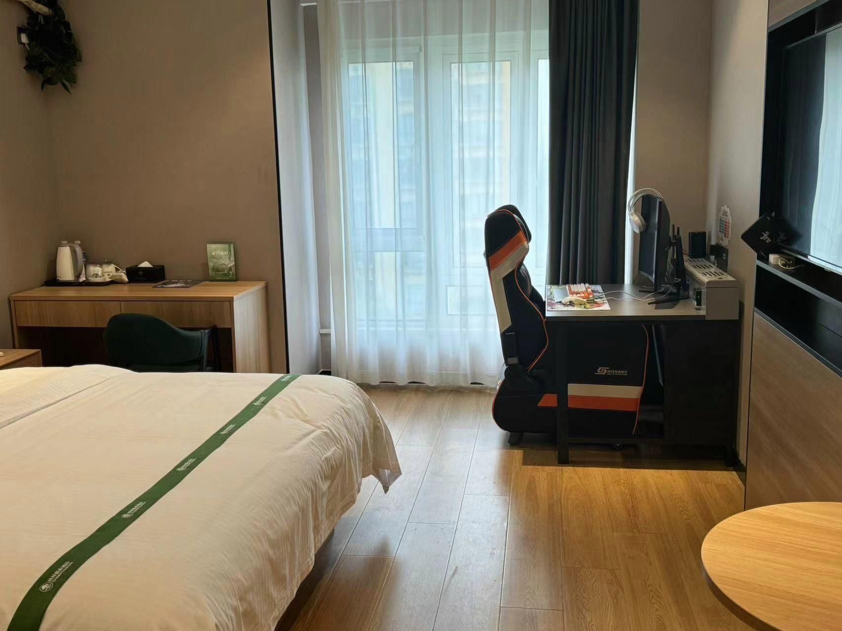 GTI - Intelligent Queen Room