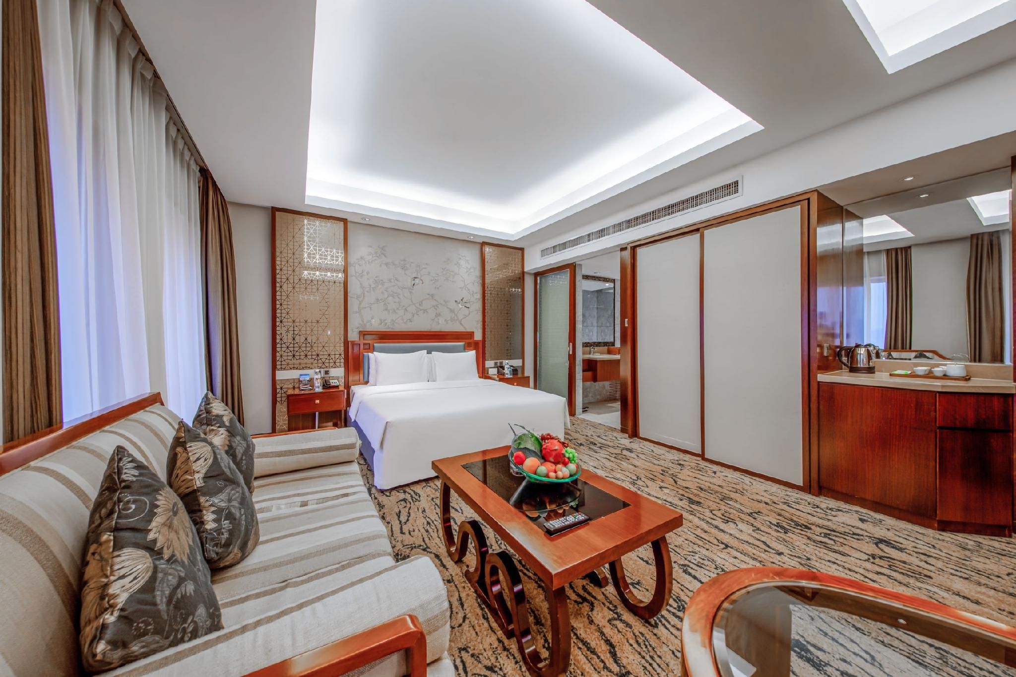 Deluxe Room Queen