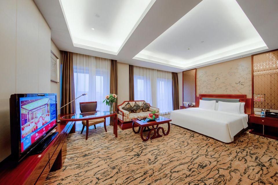 Deluxe Room Queen