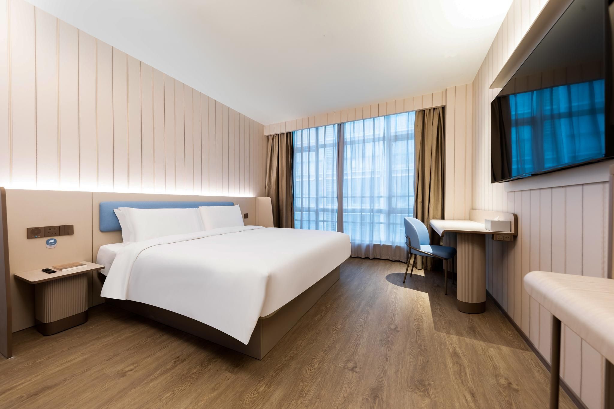 Queen Superior Room