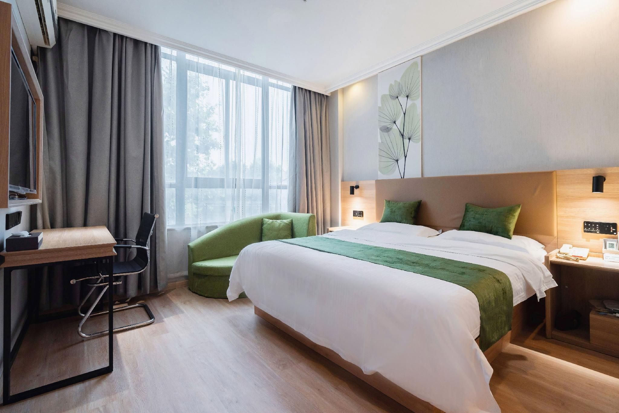 Hotel Queen Room