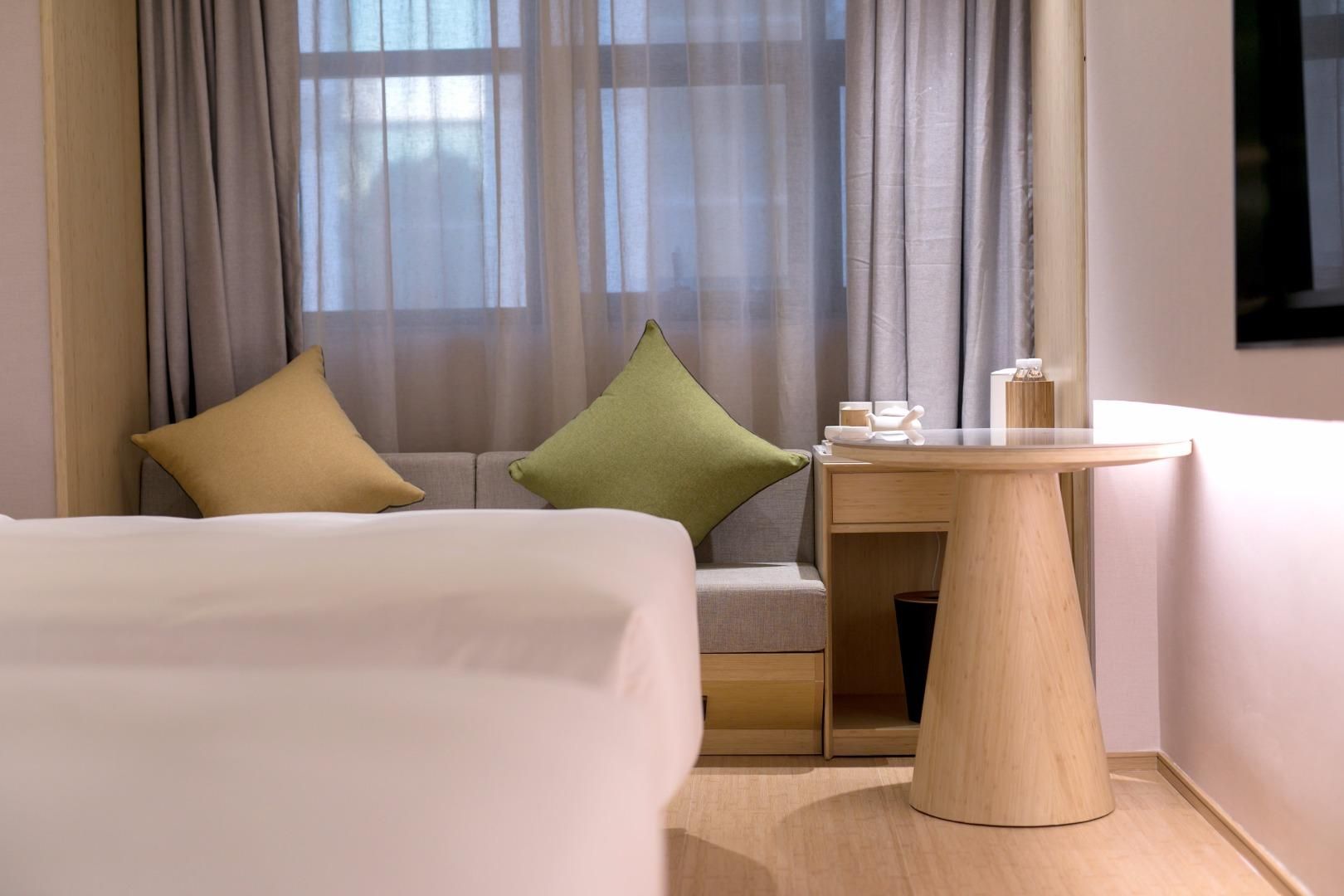 Huazhu - Superior Twin