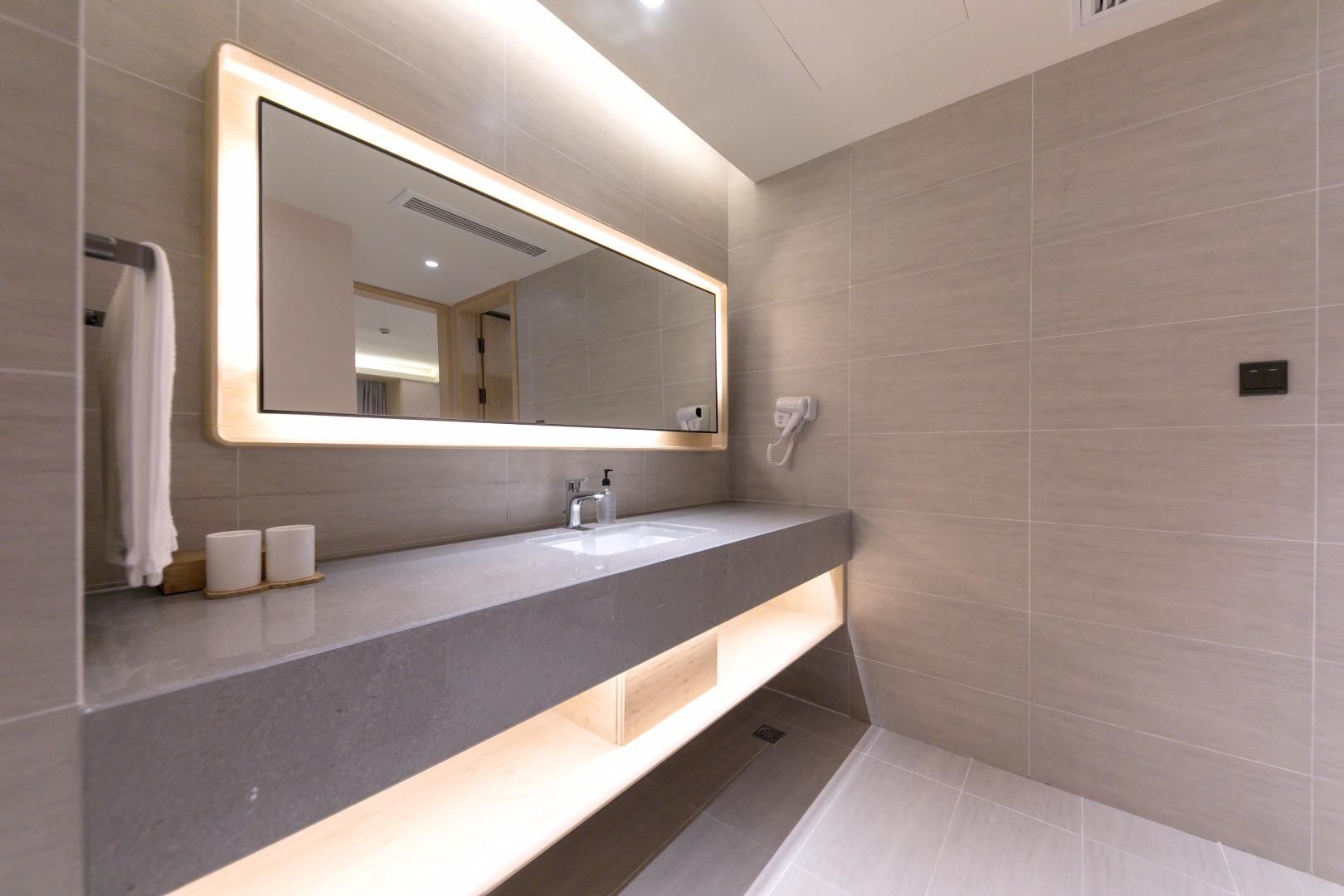 Huazhu - Superior Twin