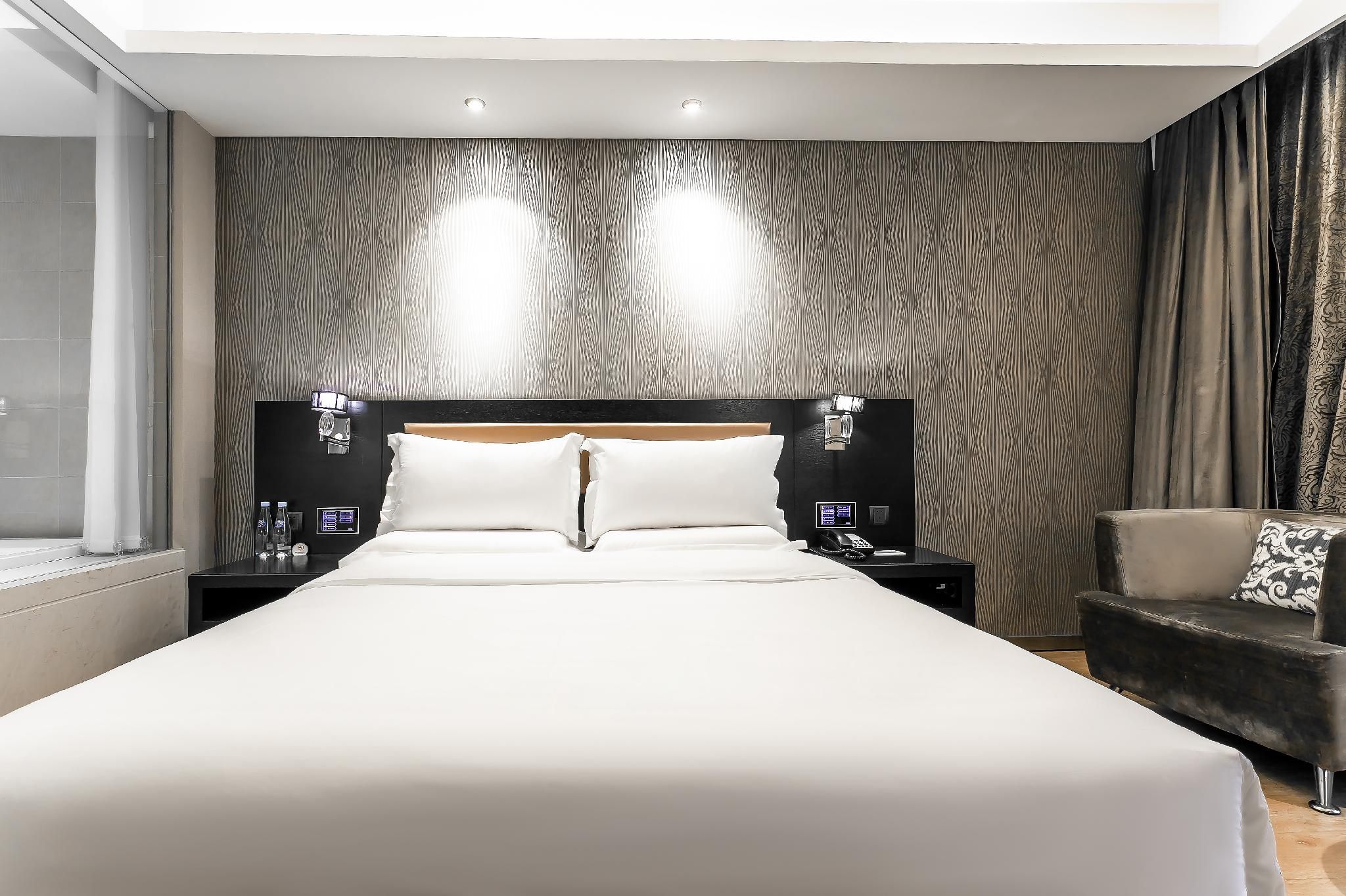 Huazhu - Deluxe Bed Room