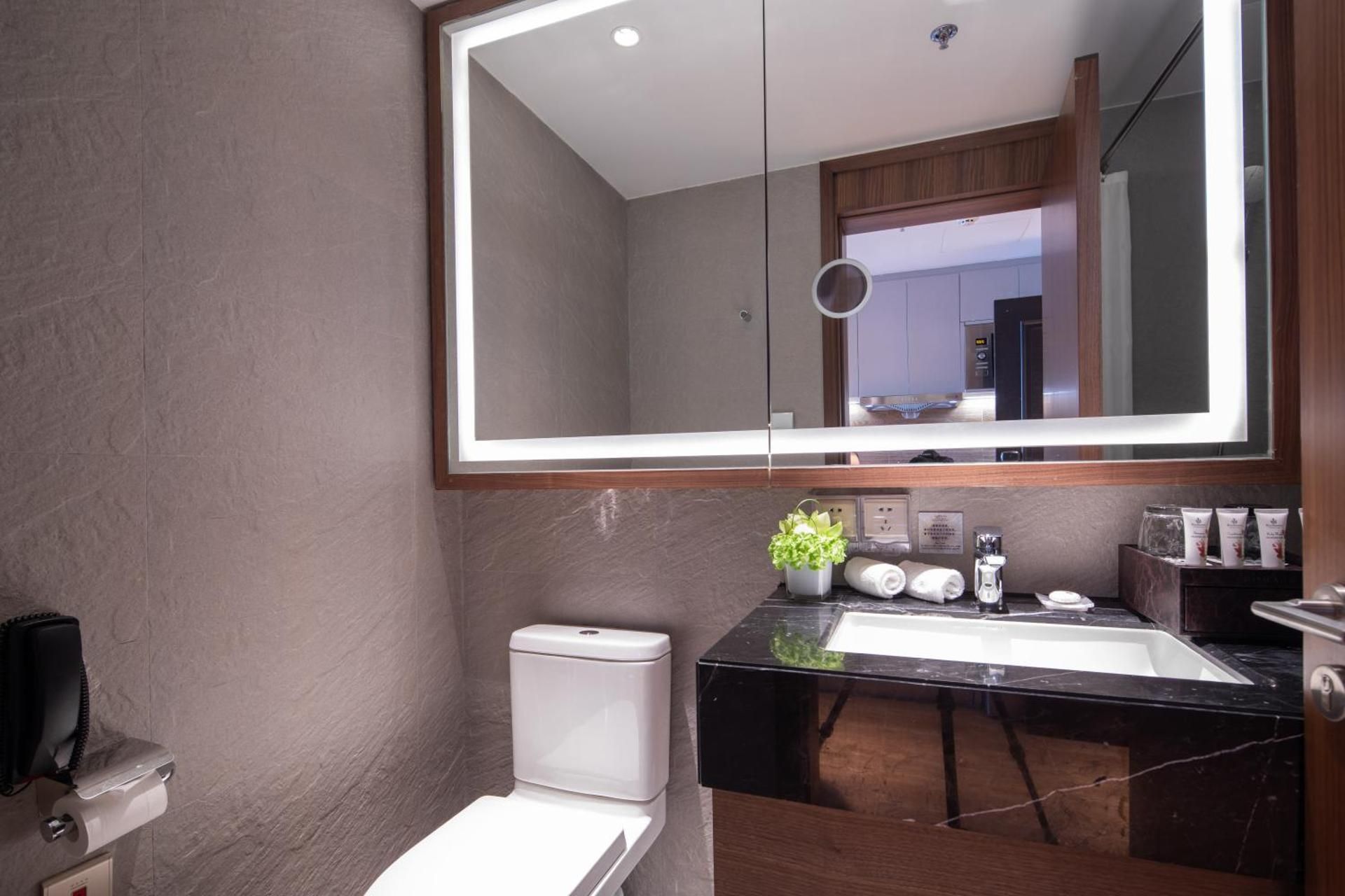 One Bedroom Deluxe Apartment - Parking Included